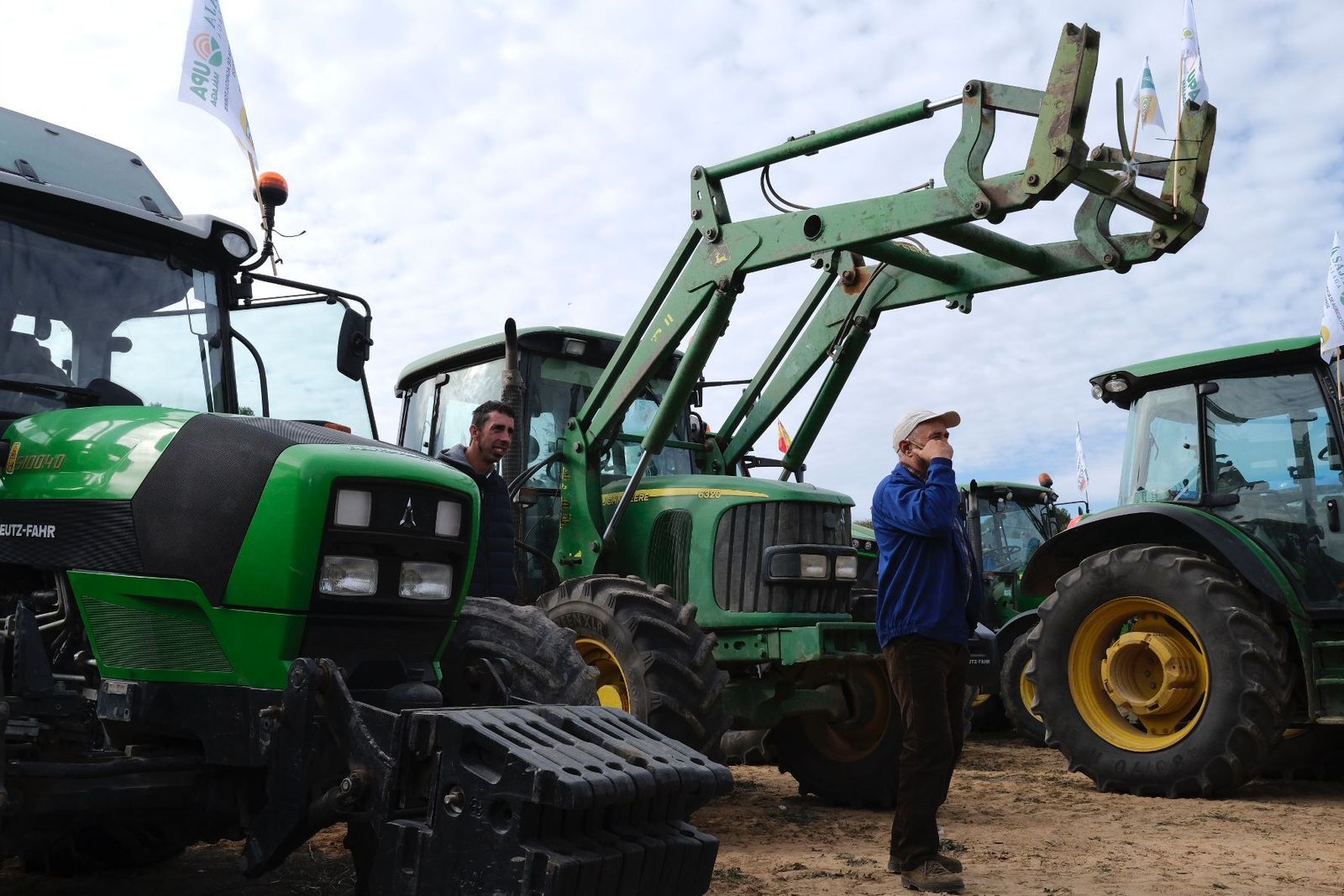 Las fotos de la protesta de agricultores con tractores en la A92, en Antequera