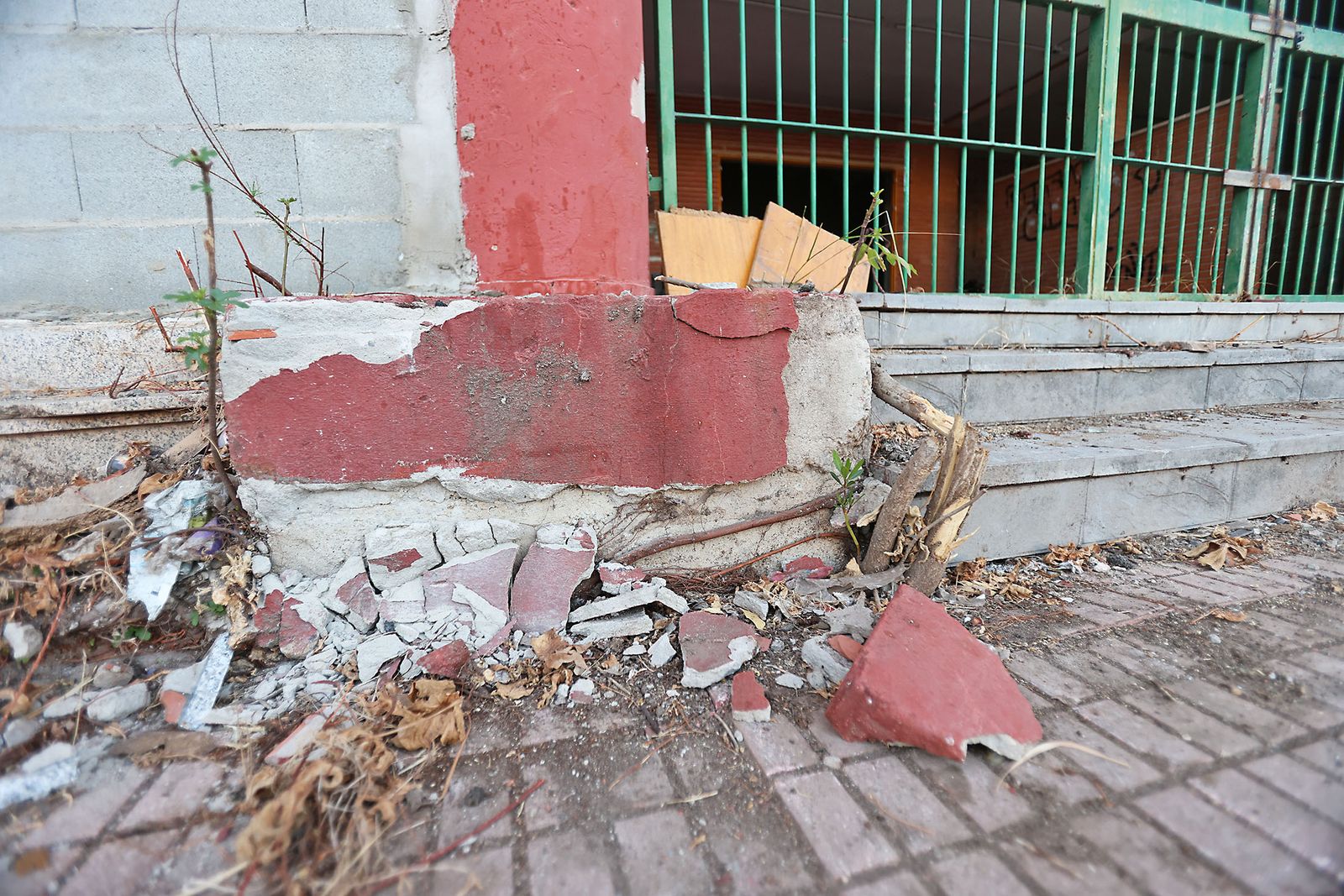 Imágenes del estado actual del edificio del antiguo IES Doñana