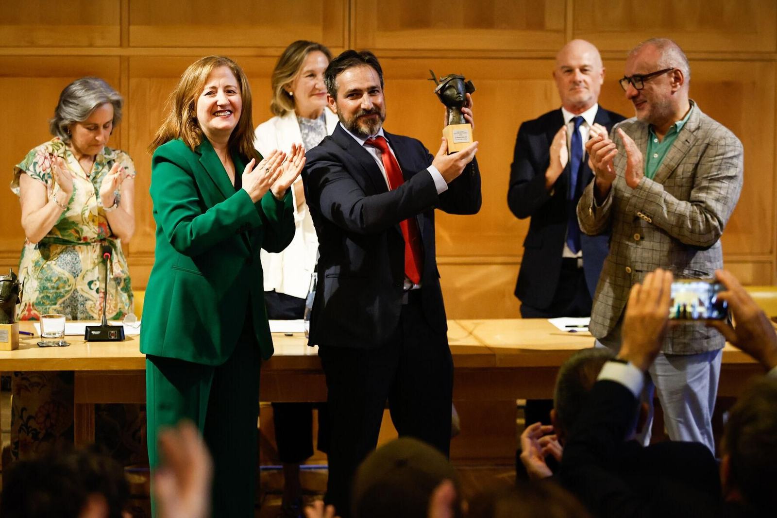 La entrega de los Premios Andalucía de la Crítica en el Palacio de Carlos V de Granada, en imágenes