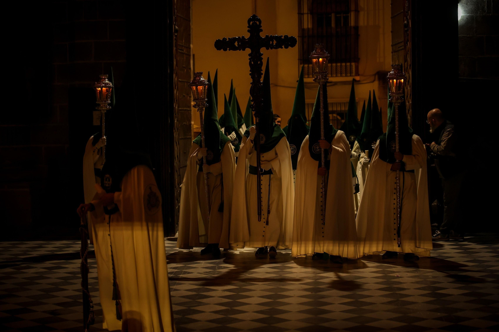 Madrugada del Viernes Santo en Jerez: imágenes de la Noche de Jesús
