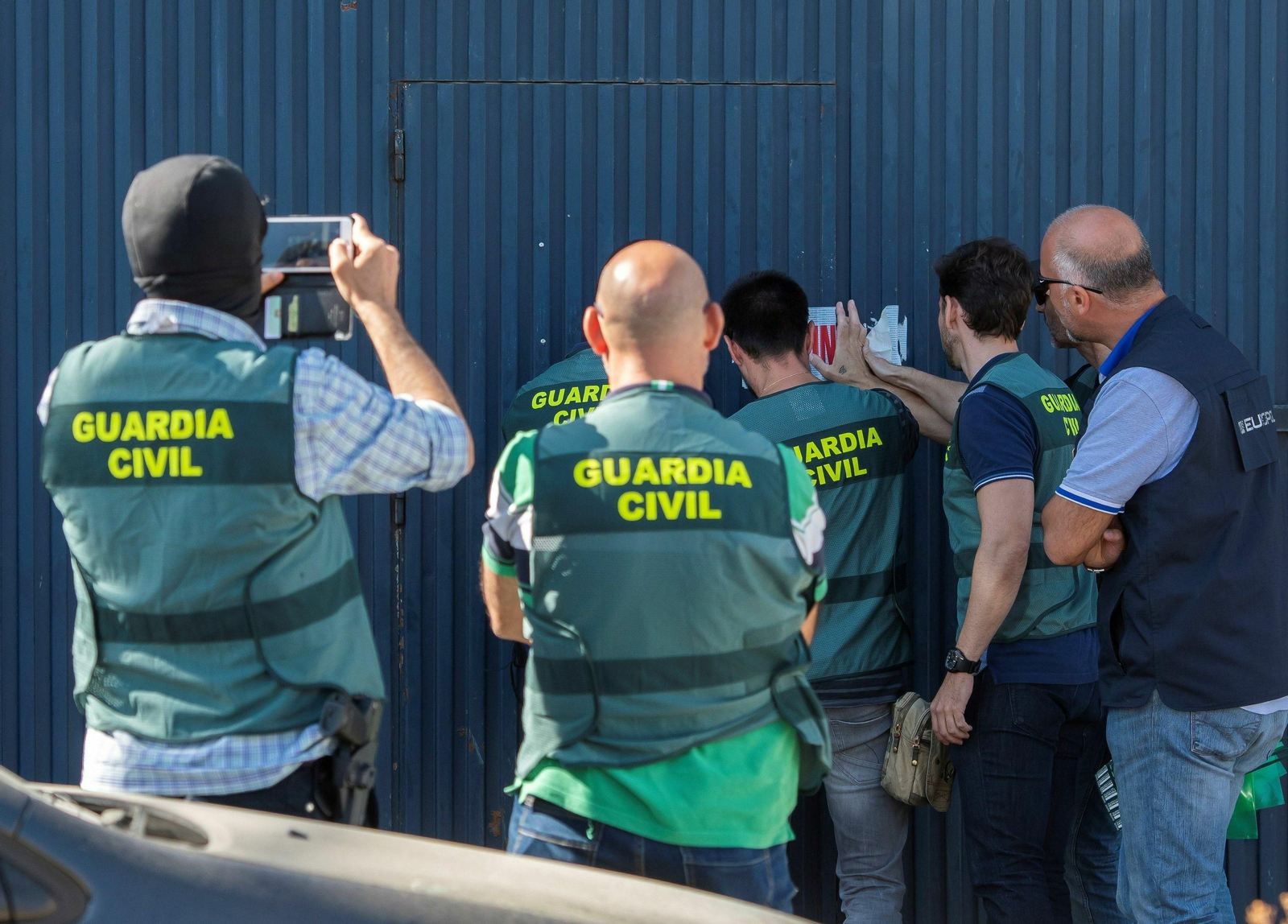 La Guardia Civil precinta la sede de Magrudis.