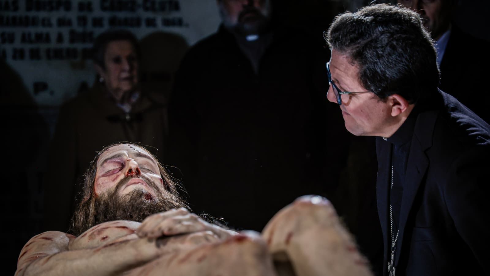 Imágenes de 'The Mistery Man', la impactante exposición en la Catedral de Cádiz con un Cristo hiperrealista