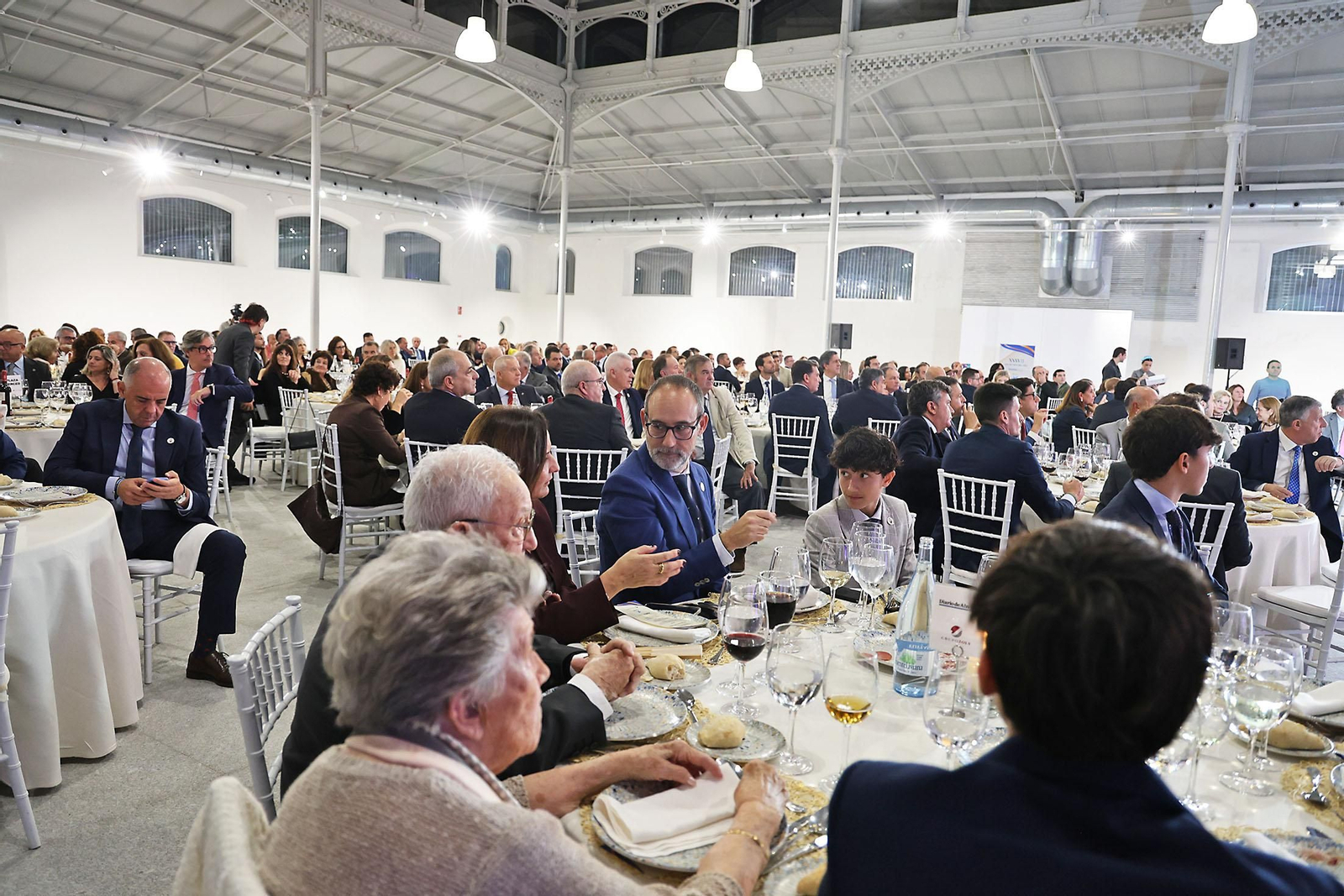 Imágenes de los invitados a la gala de los  37 premios Onubenses del Año