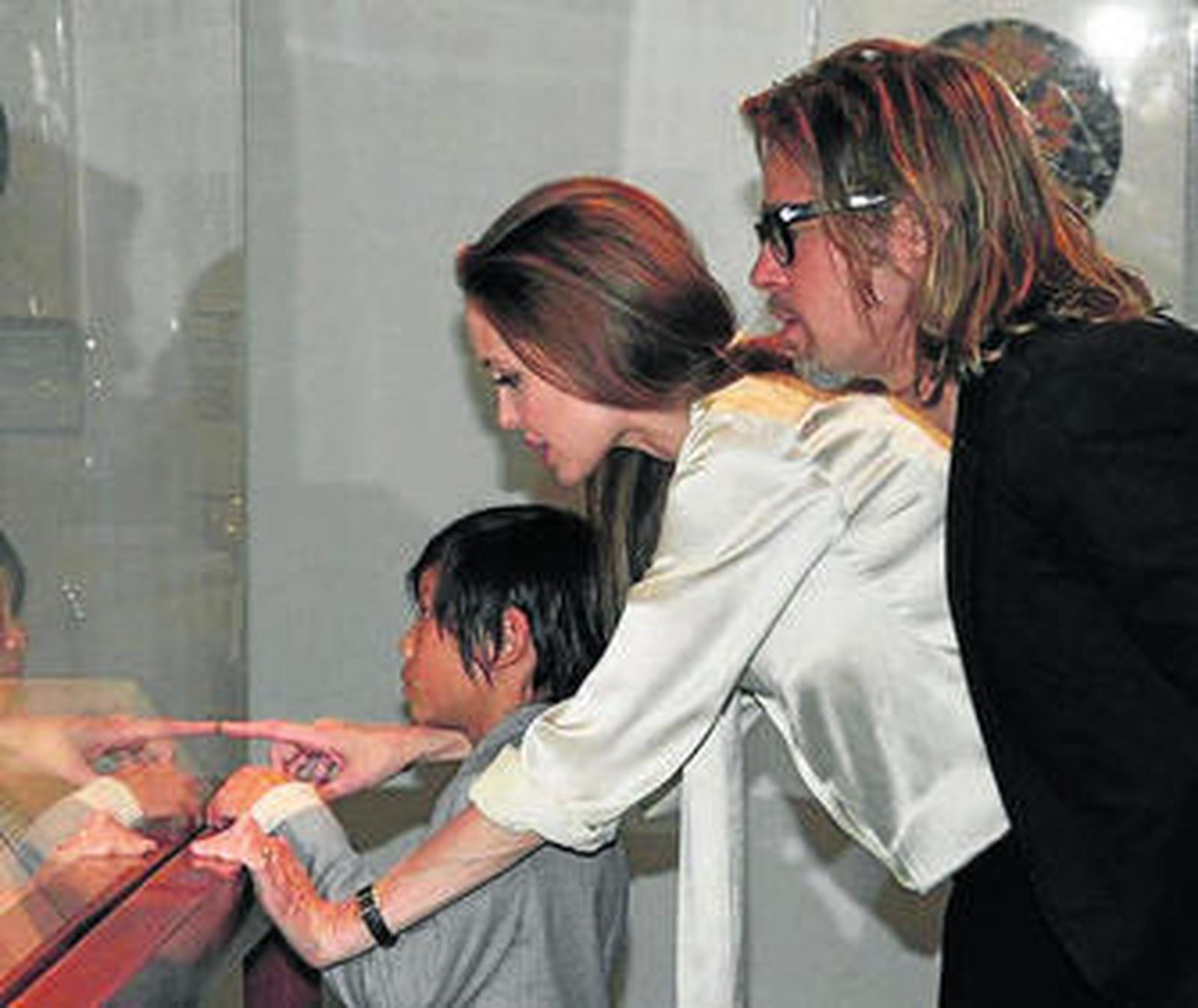 Posado de las recién estrenadas figuras de cera en Sidney.