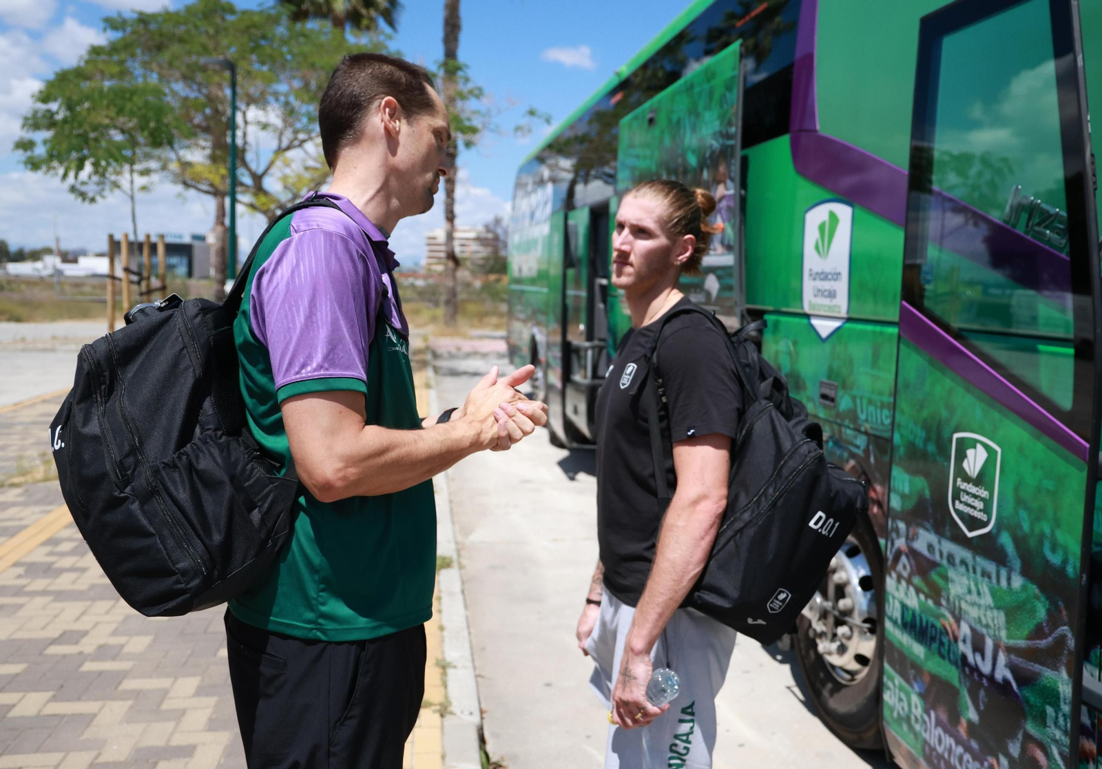 La salida del Unicaja a la Final Four de Atenas, en fotos