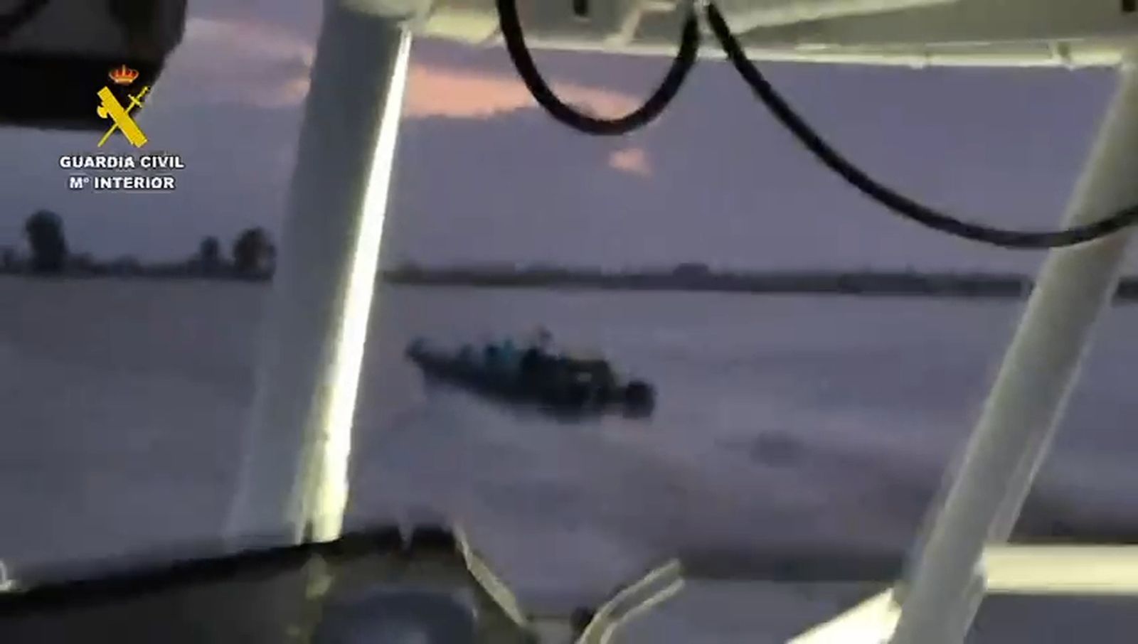 Dos narcolanchas se refugian de la borrasca Leonardo en el río Guadalquivir