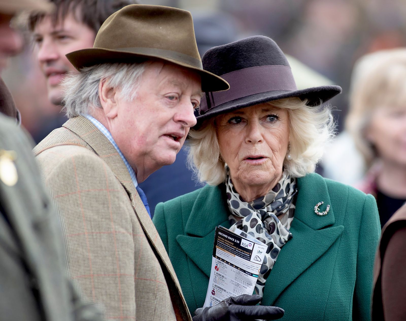 Camilla de Cornualles con su ex esposo, Andrew Parker-Bowles, en un evento reciente.