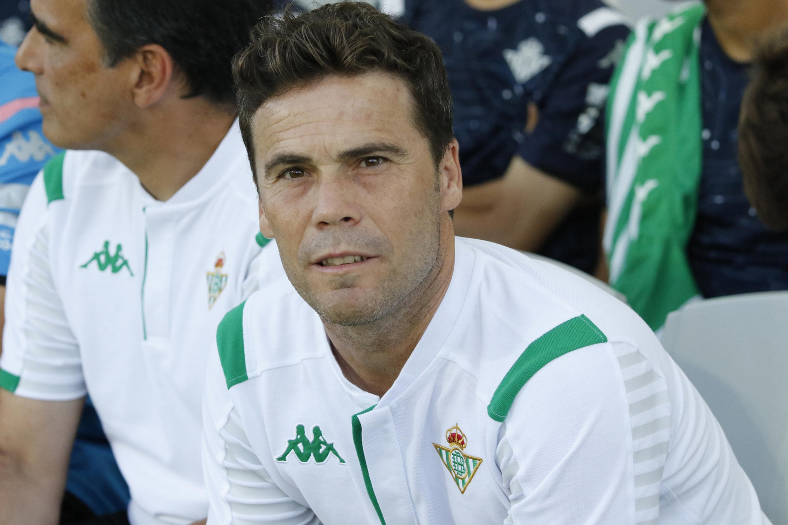 Rubi, en el banquillo del Estadio del Algarve.