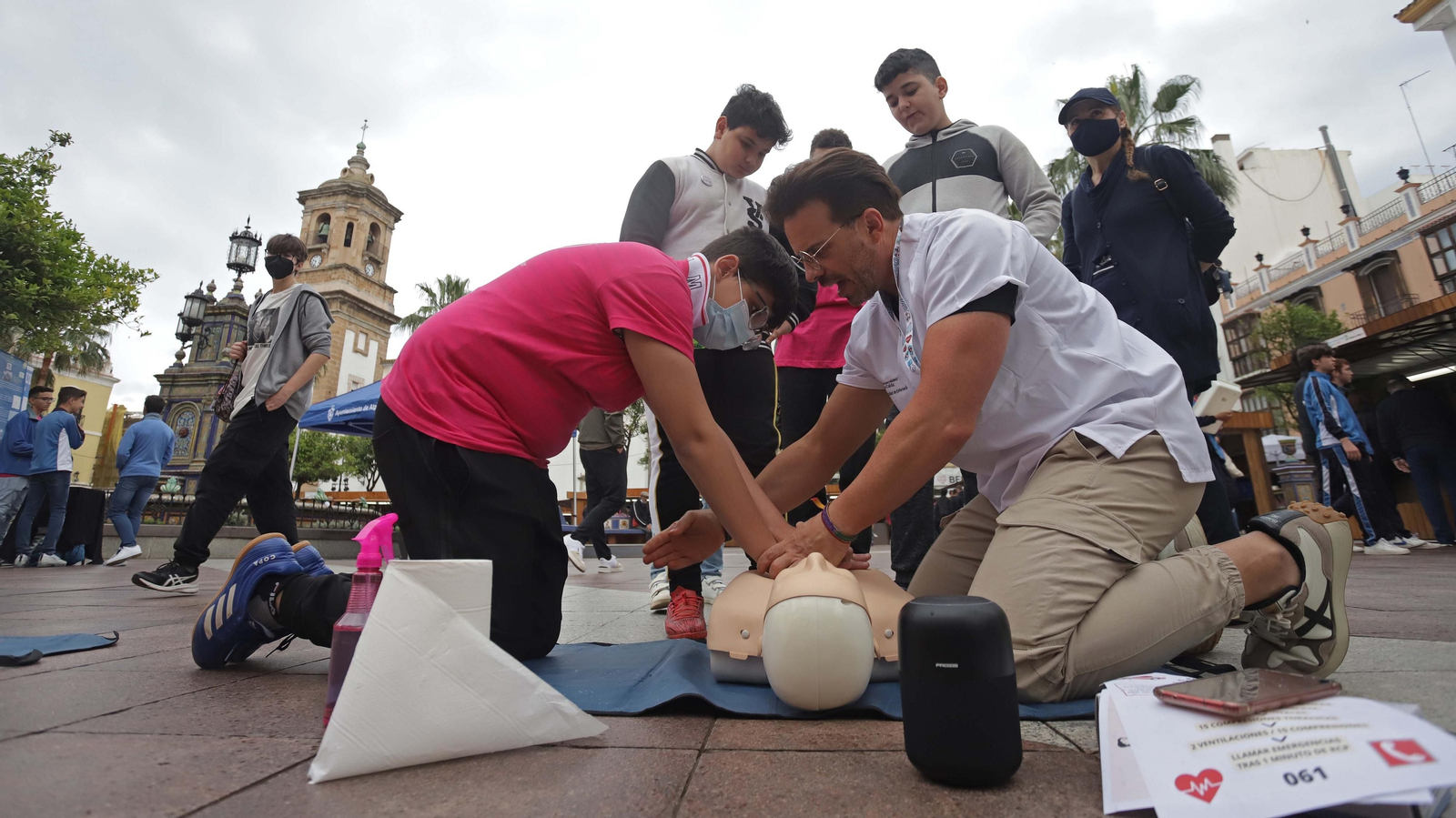 Una actividad de Diverciencia en la Plaza Alta de Algeciras.