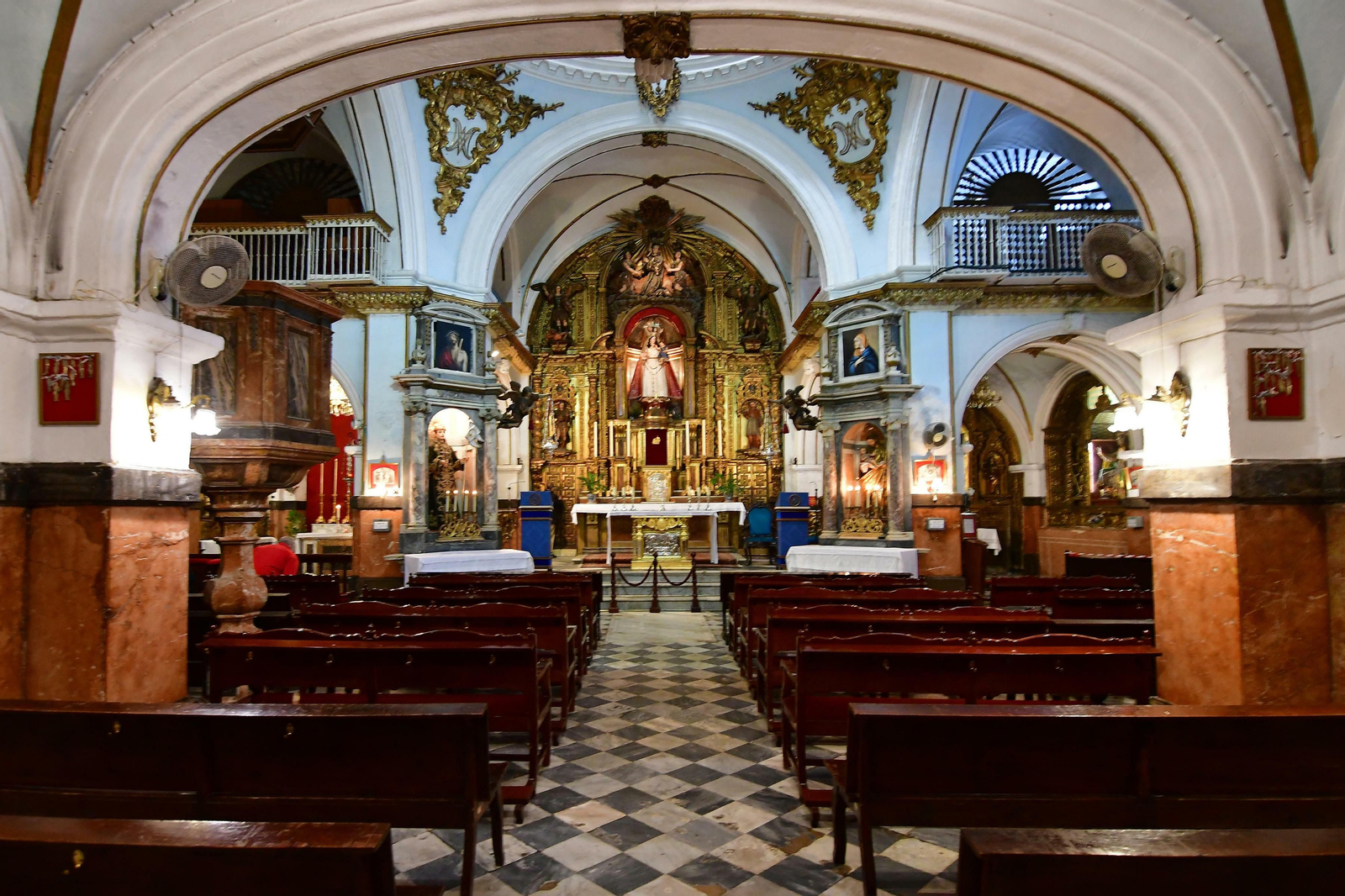El mal estado de la iglesia de San Juan de Dios