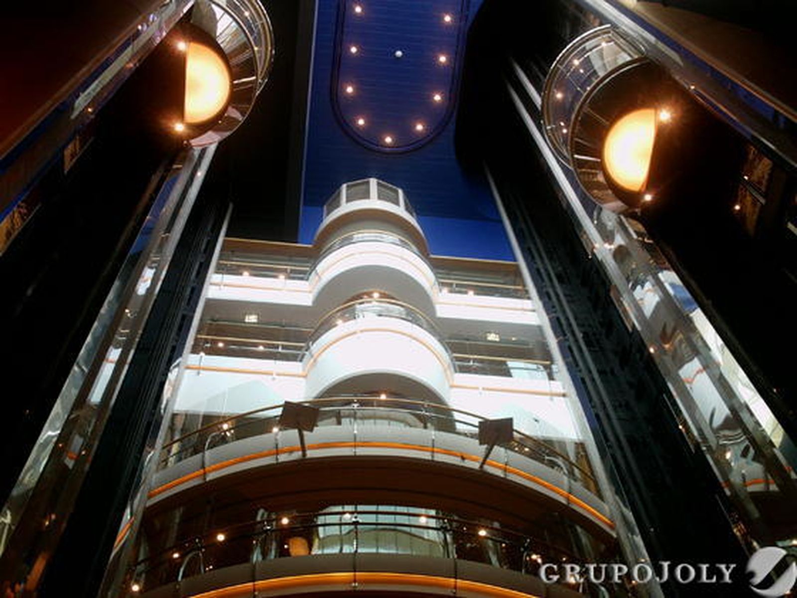 Imágenes del interior del crucero, una auténtica ciudad flotante

Foto: Rosa Gomez