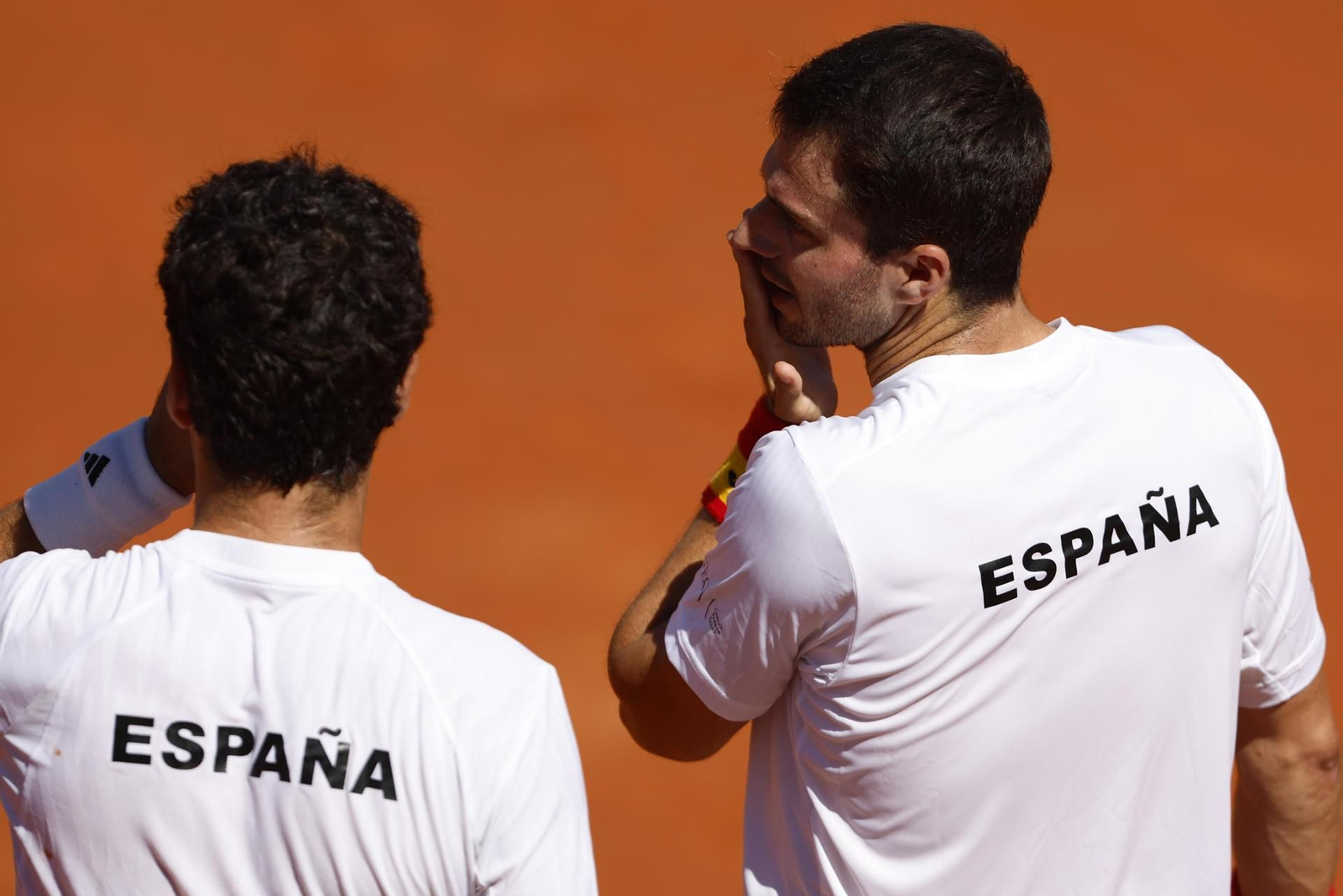 Pedro Martínez y Jaume Munar dan vida a España en la Copa Davis (1-6, 6-3 y 6-2)