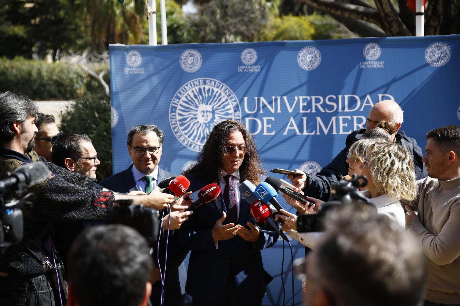 Las imágenes del acto de entrega de la Medalla de Oro a José Fernández Torres Tomatito, en la Universidad de Almería