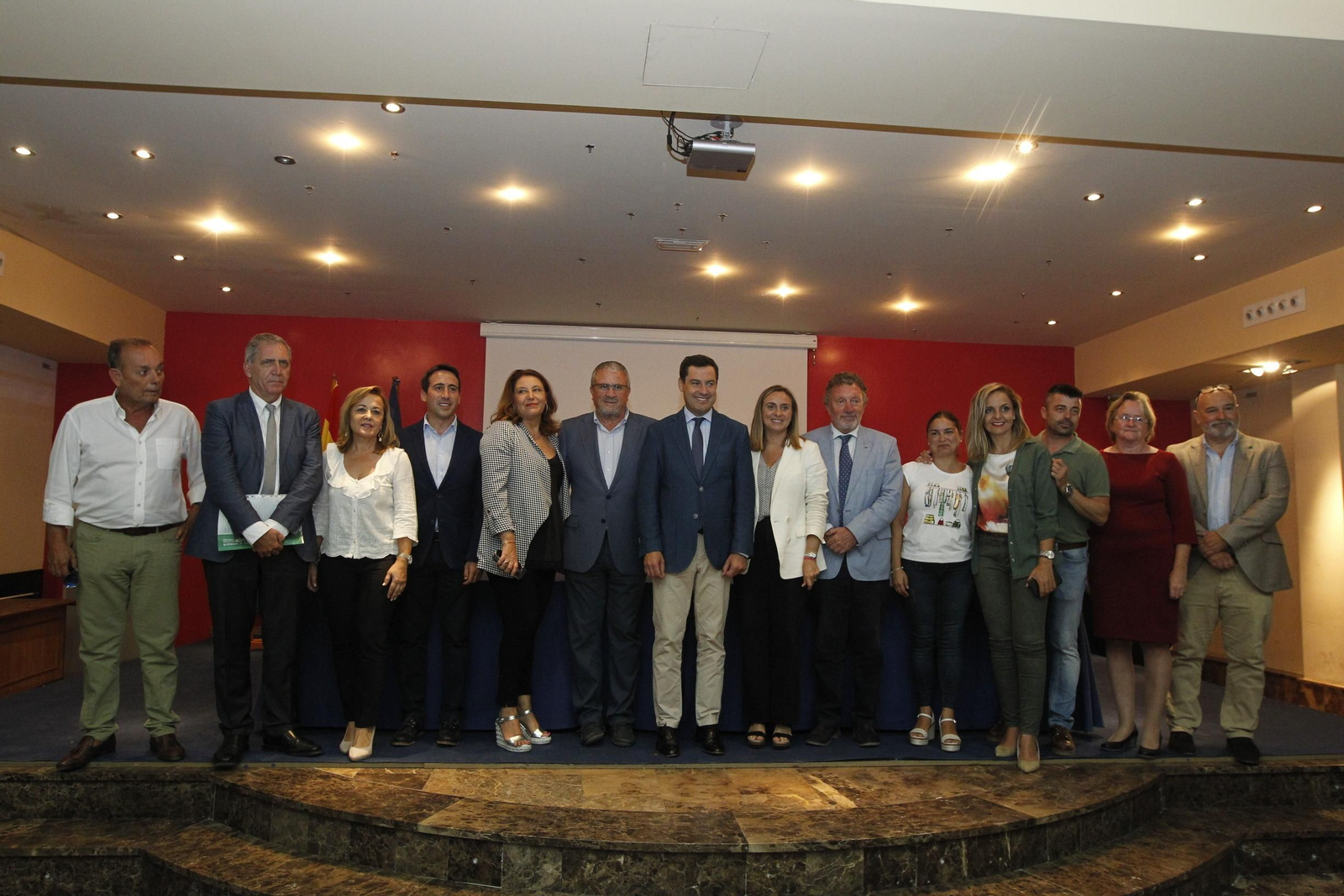 Fotogalería reunión Presidente Junta Andalucía, Juanma Moreno, con dueños viviendas irregulares del Almanzora
