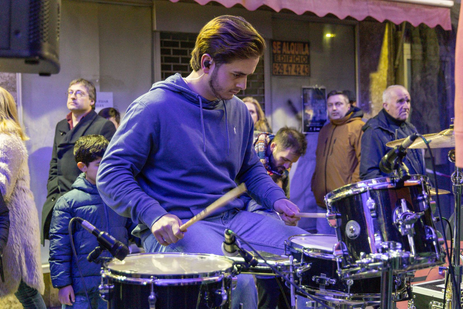 Así disfruta Jaén del concierto extraordinario a pie de calle: "Son de Vida"