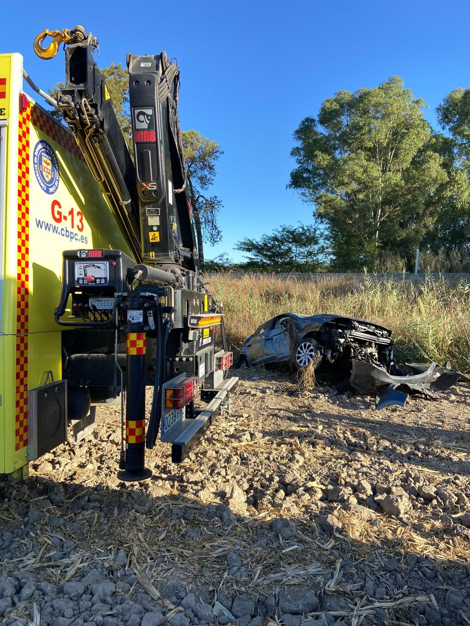 Así quedó el vehículo tras el accidente en la carretera A-2002 de Jerez.