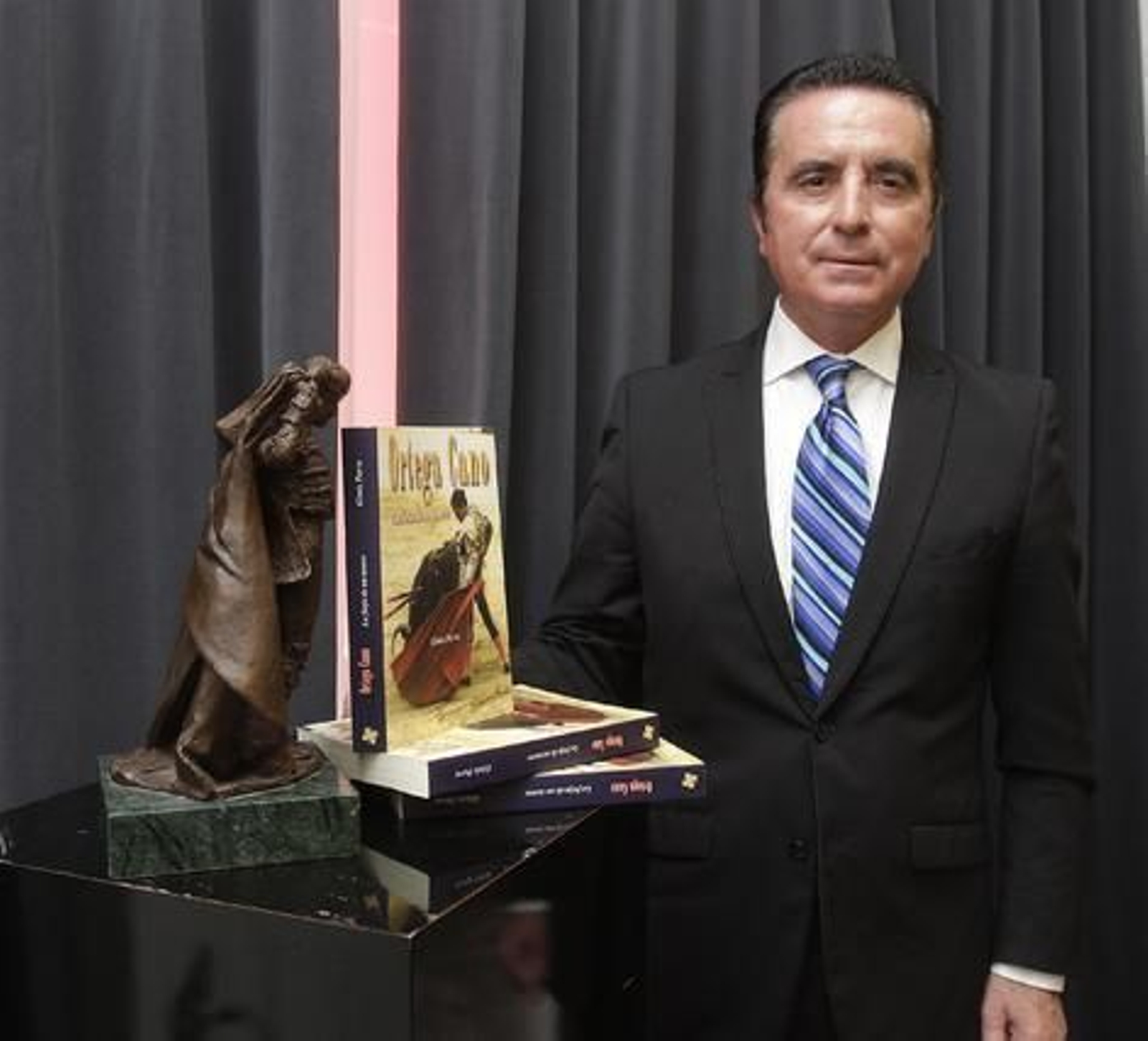 El matador presenta su libro en 2010.