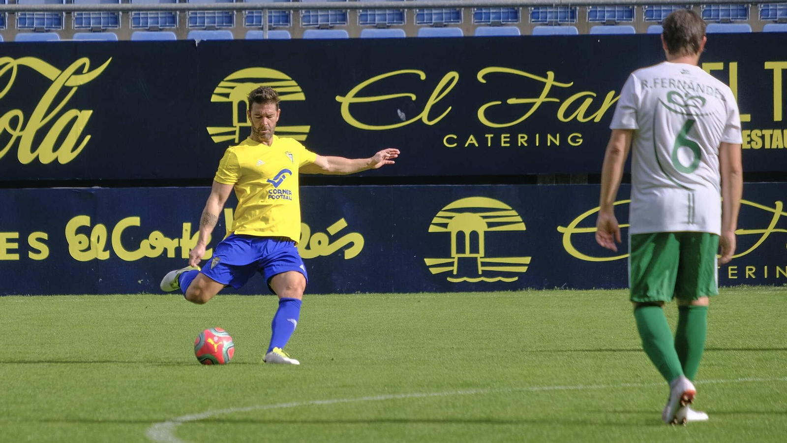 Partido de fútbol a beneficio de la Asociación de Reyes Magos en Carranza