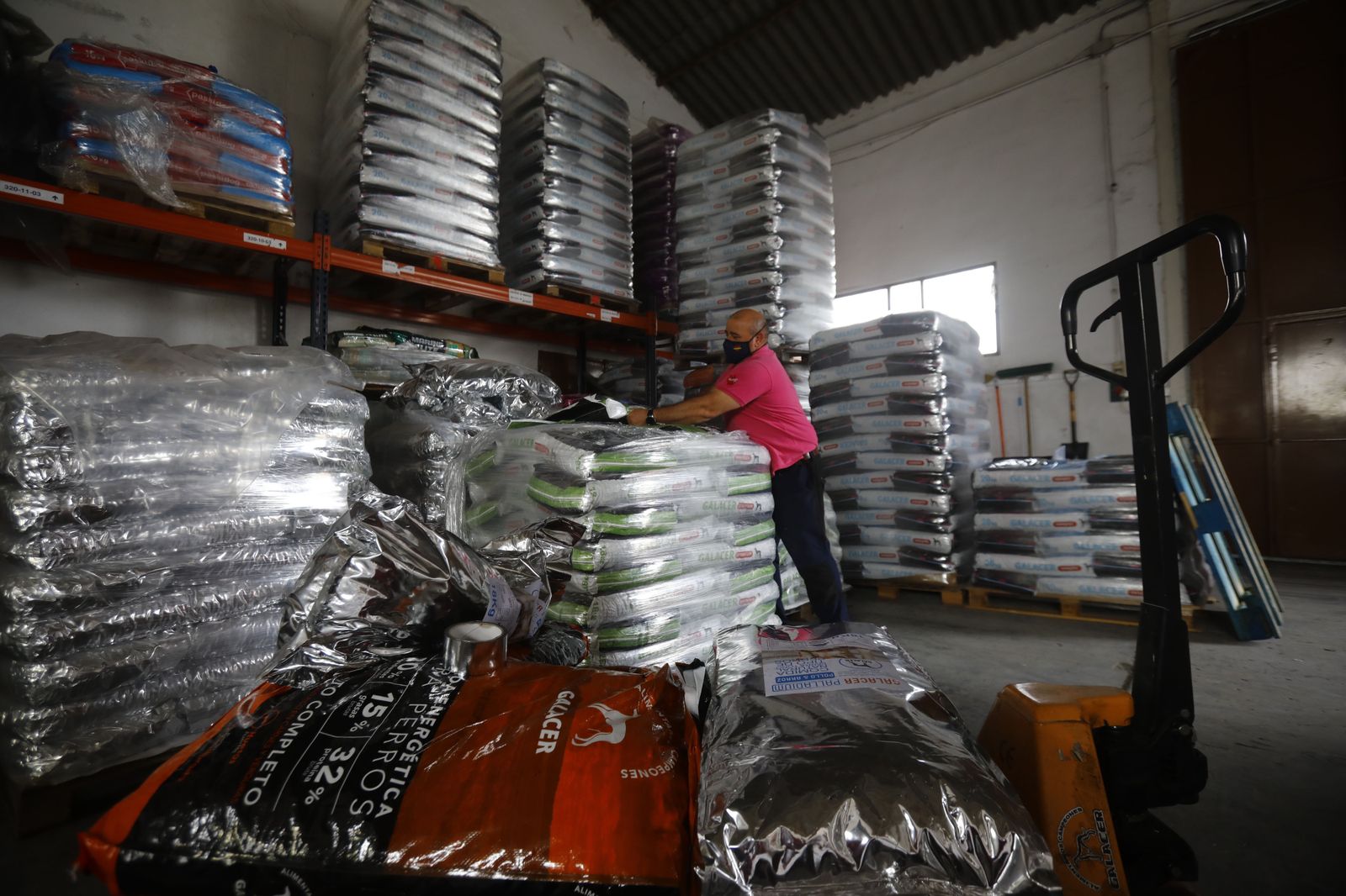 Fotografías: Un paseo por la barriada periférica de Santa Cruz, la más aislada de Córdoba