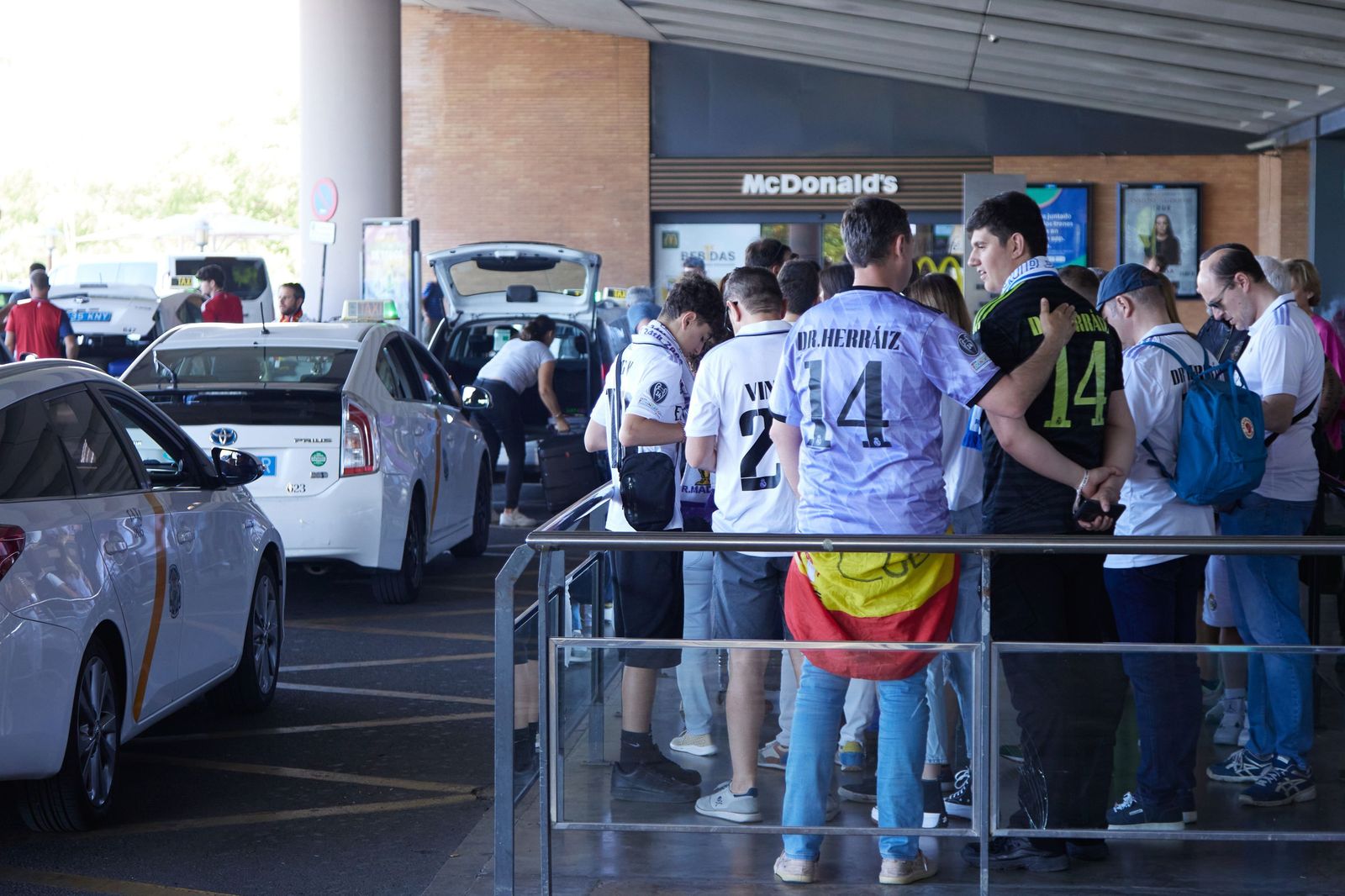 Las fotos de aficionados de Real Madrid y Osasuna el día de la final de Copa en Sevilla