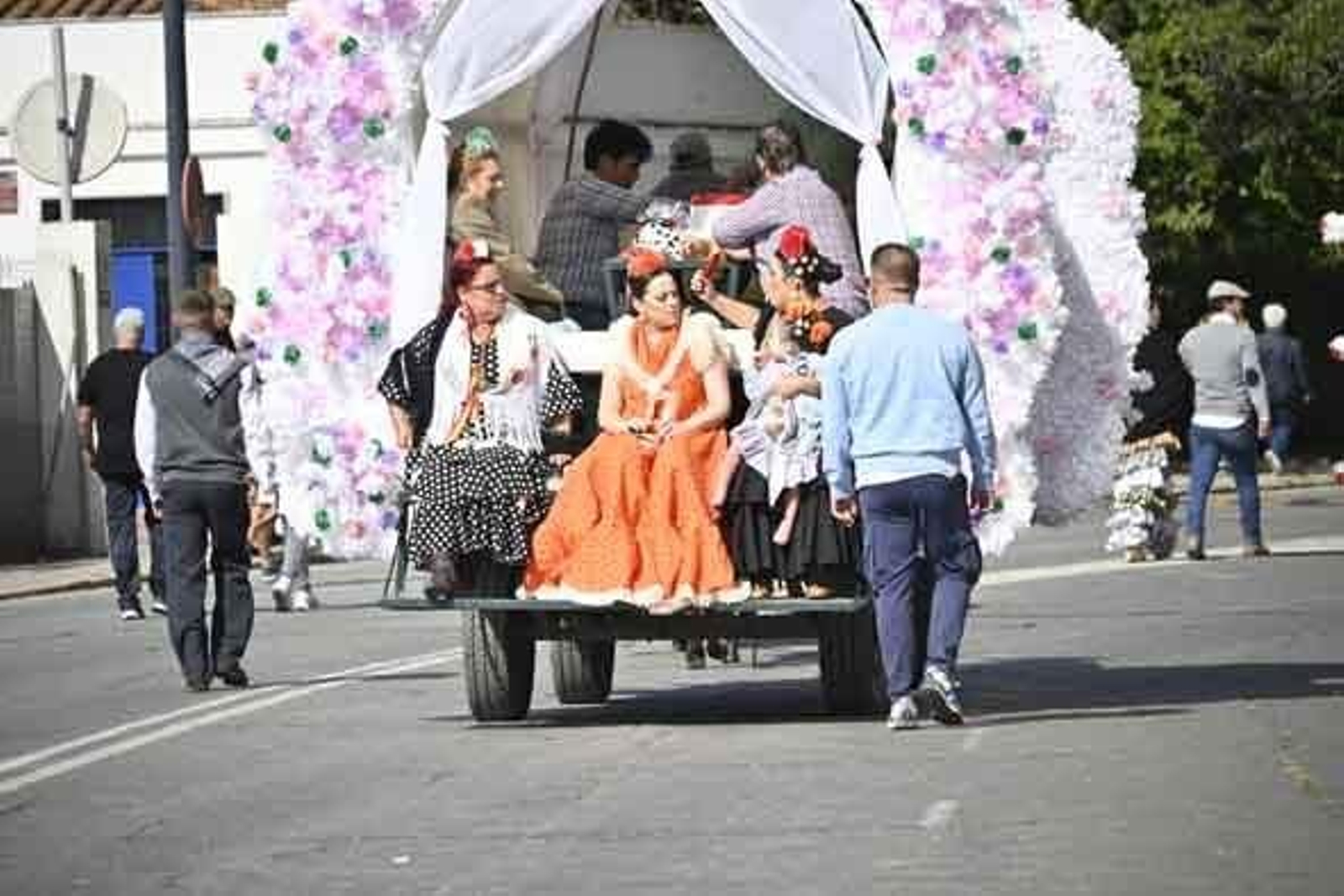 Las mejores imágenes de los peregrinos en la salida de Emigrantes