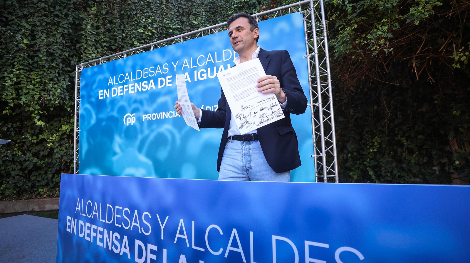 Alcaldesas y alcaldes del PP de la provincia en un acto en Jerez