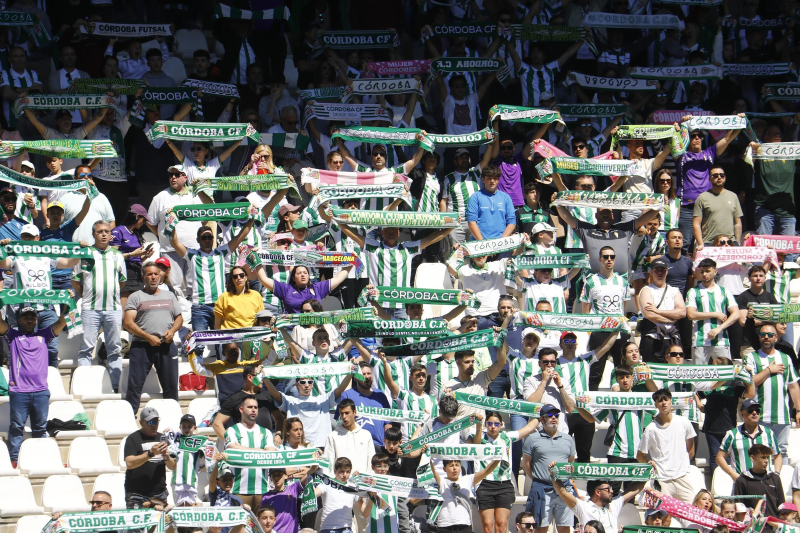 Las fotos del ambiente en El Arcángel para el Córdoba CF - Elche