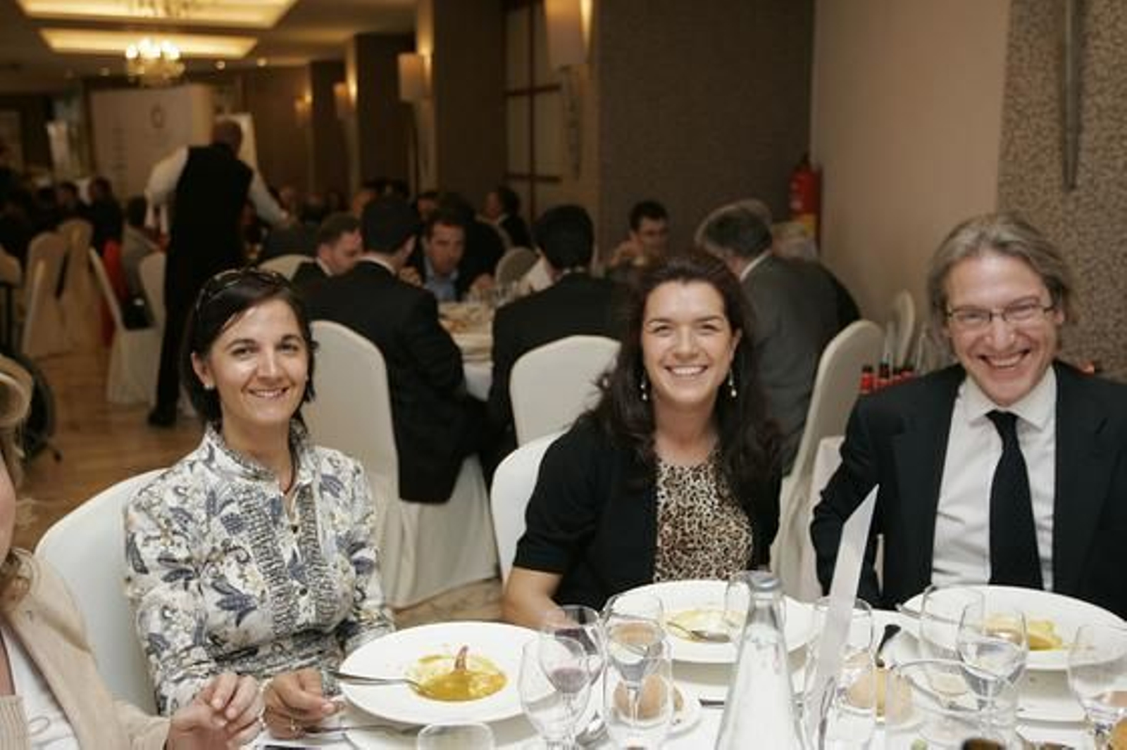 Rosa Santiesteban, abogado, con Encarni Martínez y Ángel Pisa, director comercial de Cimenta2.