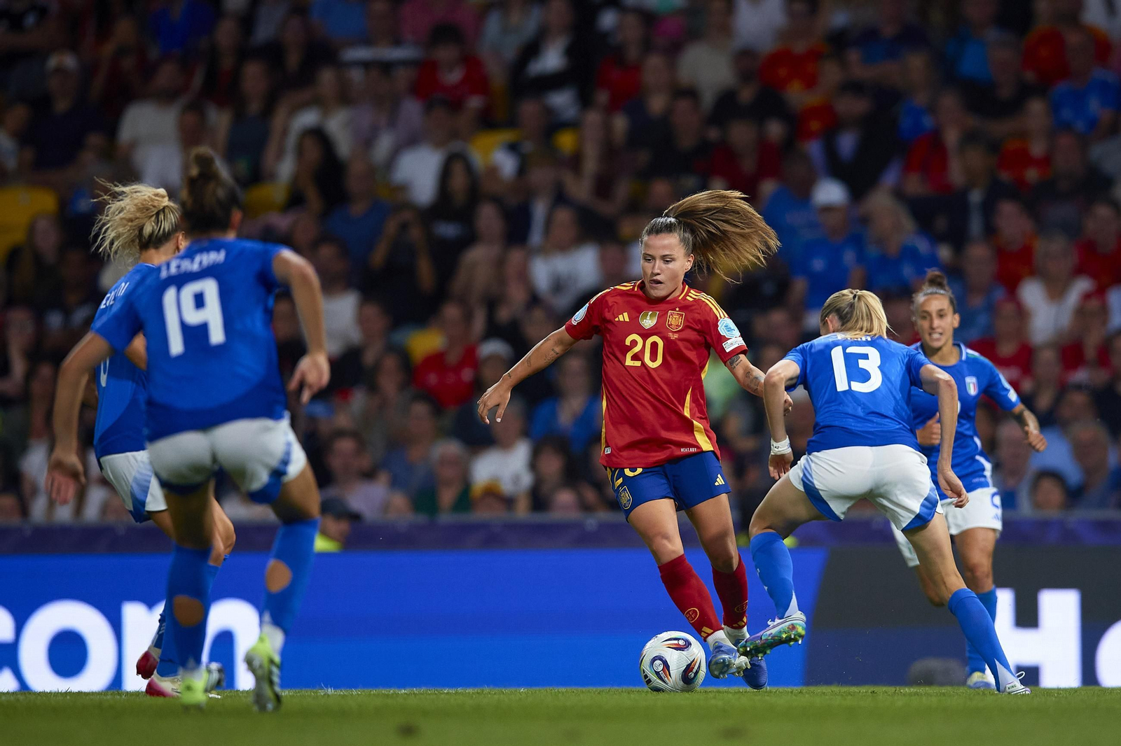 Las fotos del Italia - España de la Eurocopa femenina