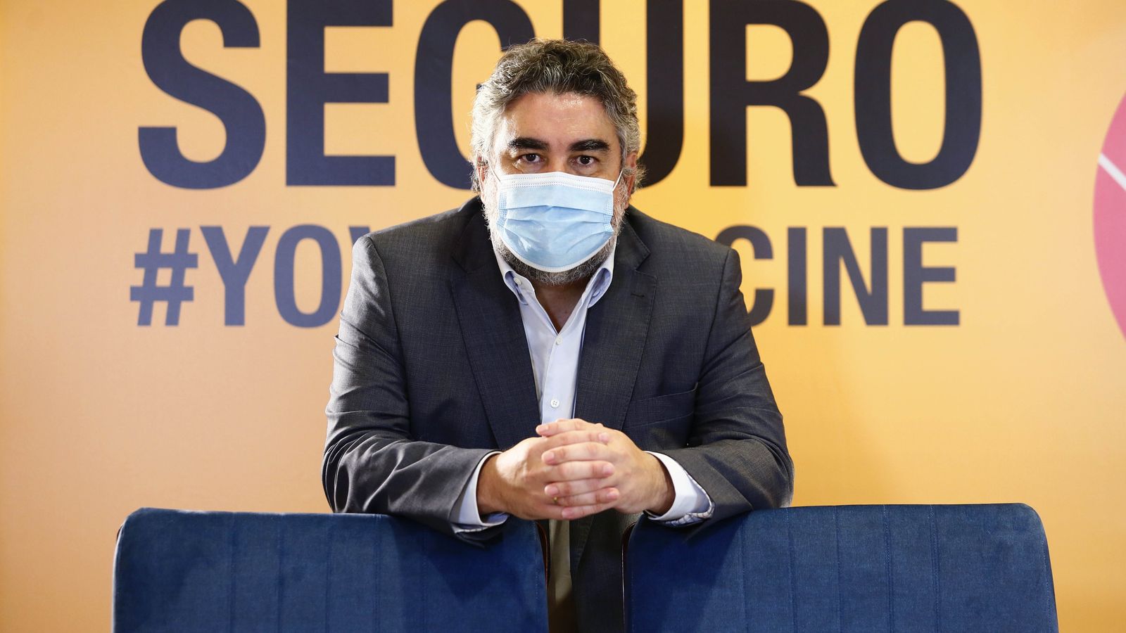 Rodríguez Uribes posa para la entrevista.