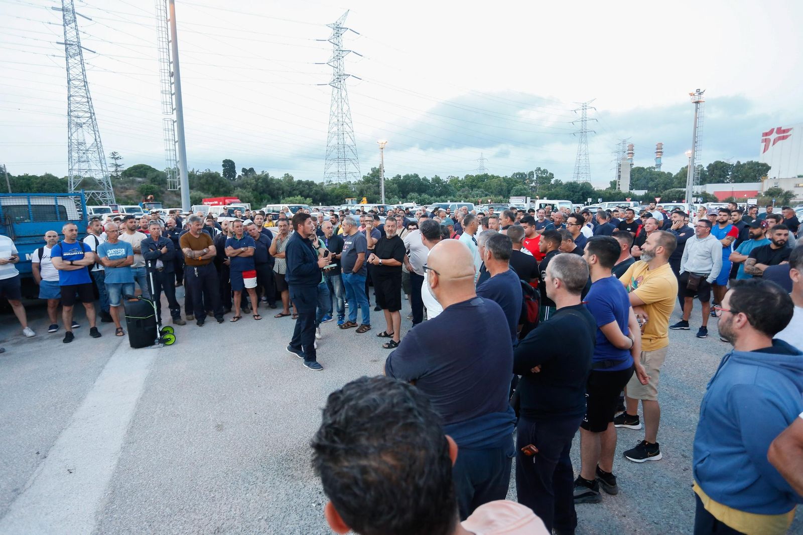 Una de las asambleas de trabajadores del metal celebradas este lunes en el Campo de Gibraltar