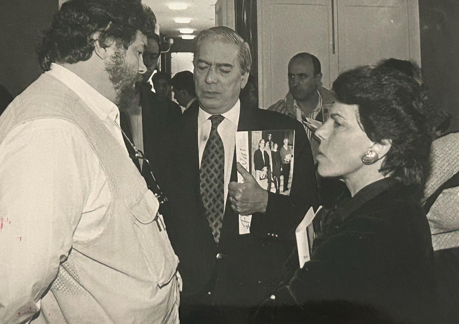 Las mejores imágenes del paso de Mario Vargas Llosa por Huelva en 1995, cuando fue presidente del jurado del Festival de Cine Iberoamericano