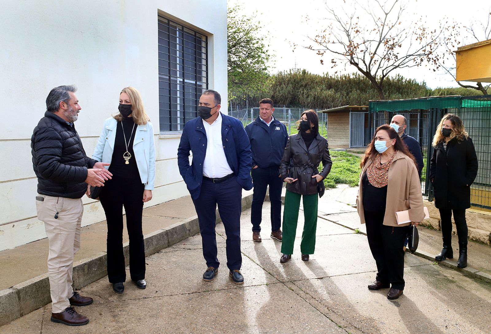 Chipiona se interesa por el funcionamiento del Centro Municipal de Protección Animal en Jerez