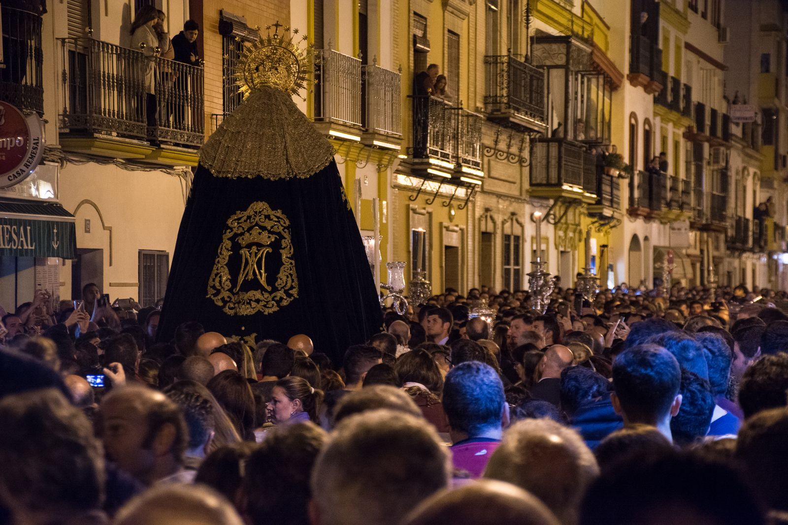 Traslado de la Esperanza de Triana a su capilla