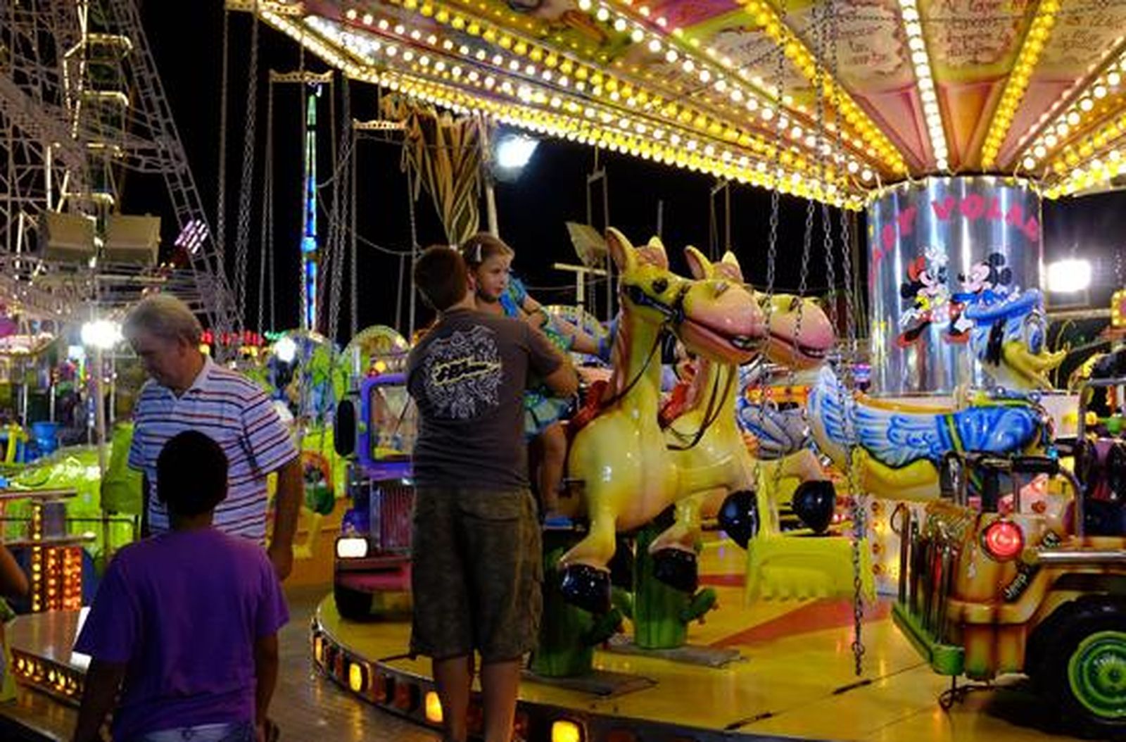 Ambiente en la jornada de apertura de la feria de la isla

Foto: Elias Pimentel