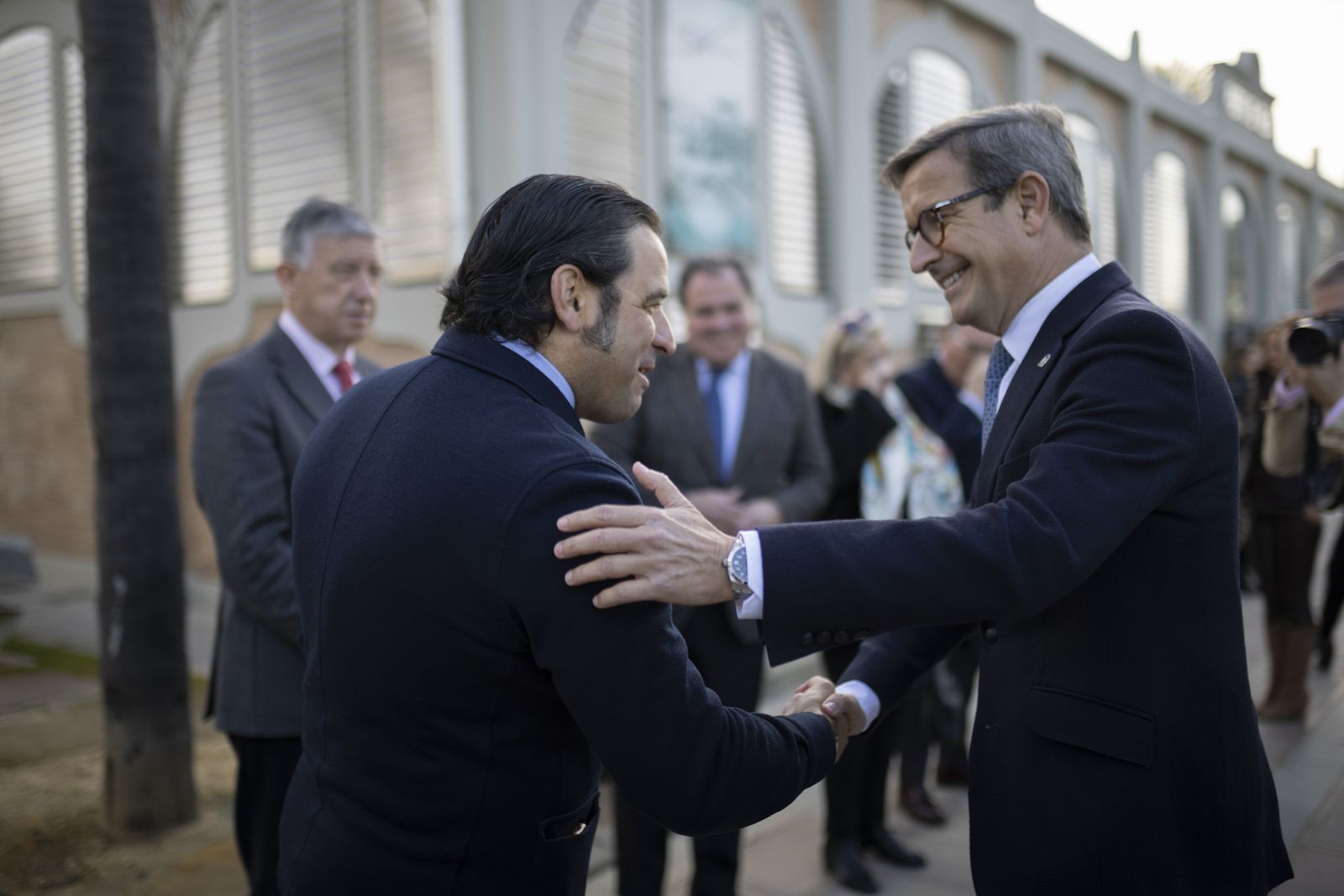 Imágenes de la recepción de los invitados al desayuno-coloquio con Jorge Paradela en el Foro Joly Andalucía