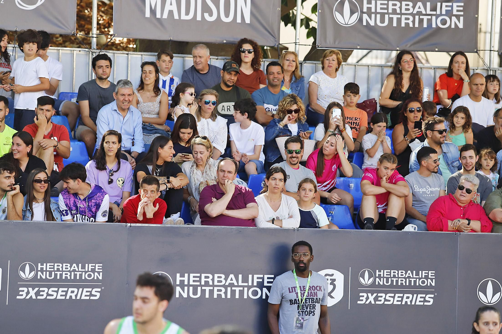 Imágenes del circuito Herbalife 3x3 de baloncesto en la Plaza de Las Monjas de Huelva