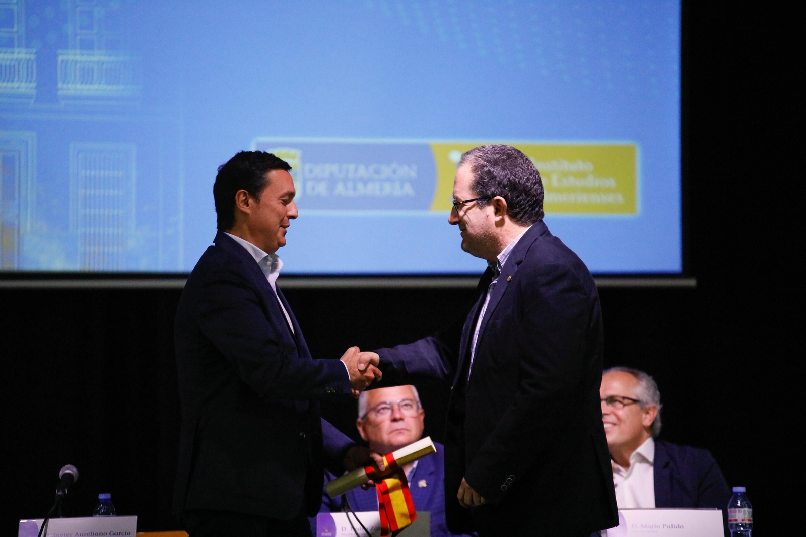 Imágenes de la entrega de los Escudos de Oro del IEA y la celebración de su Plenario