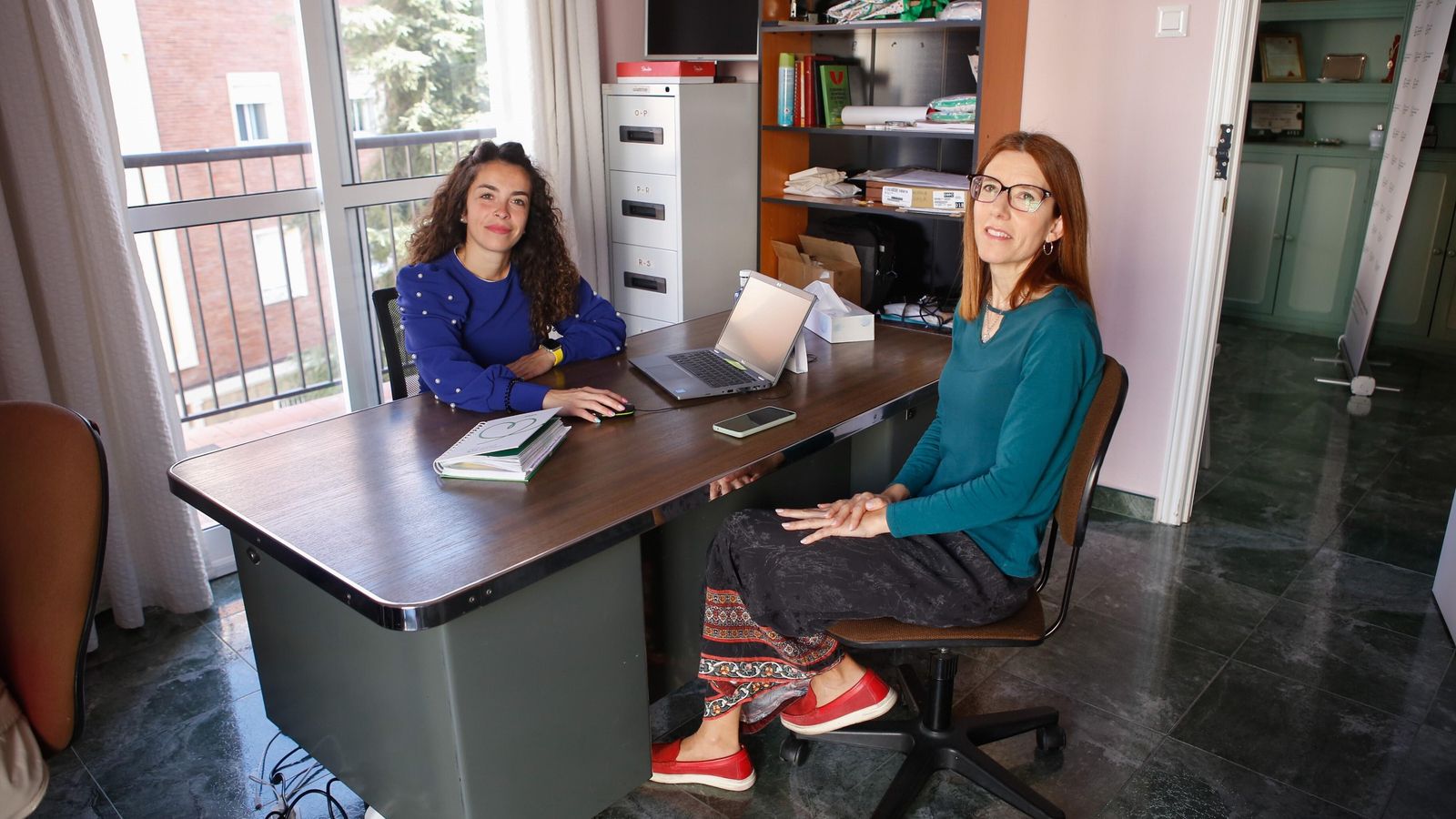 Marisa García y Laura Córdoba, asistente social y psicóloga.