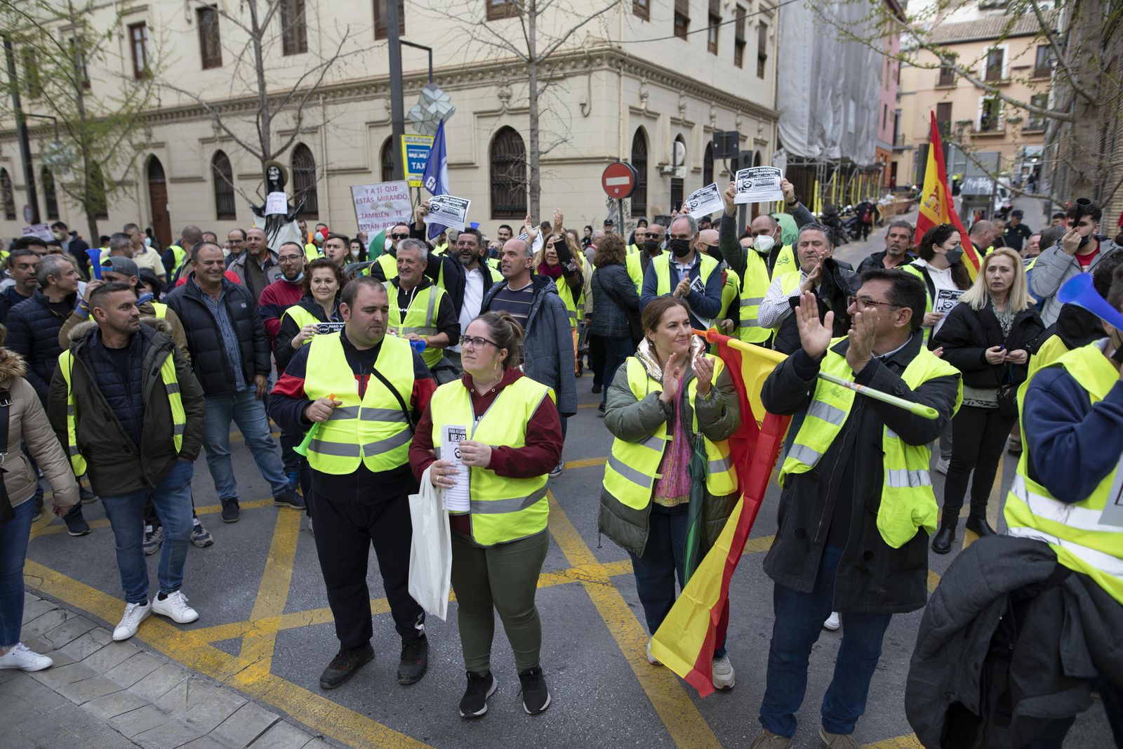 Así ha sido la huelga de los transportistas en Granada, en imágenes