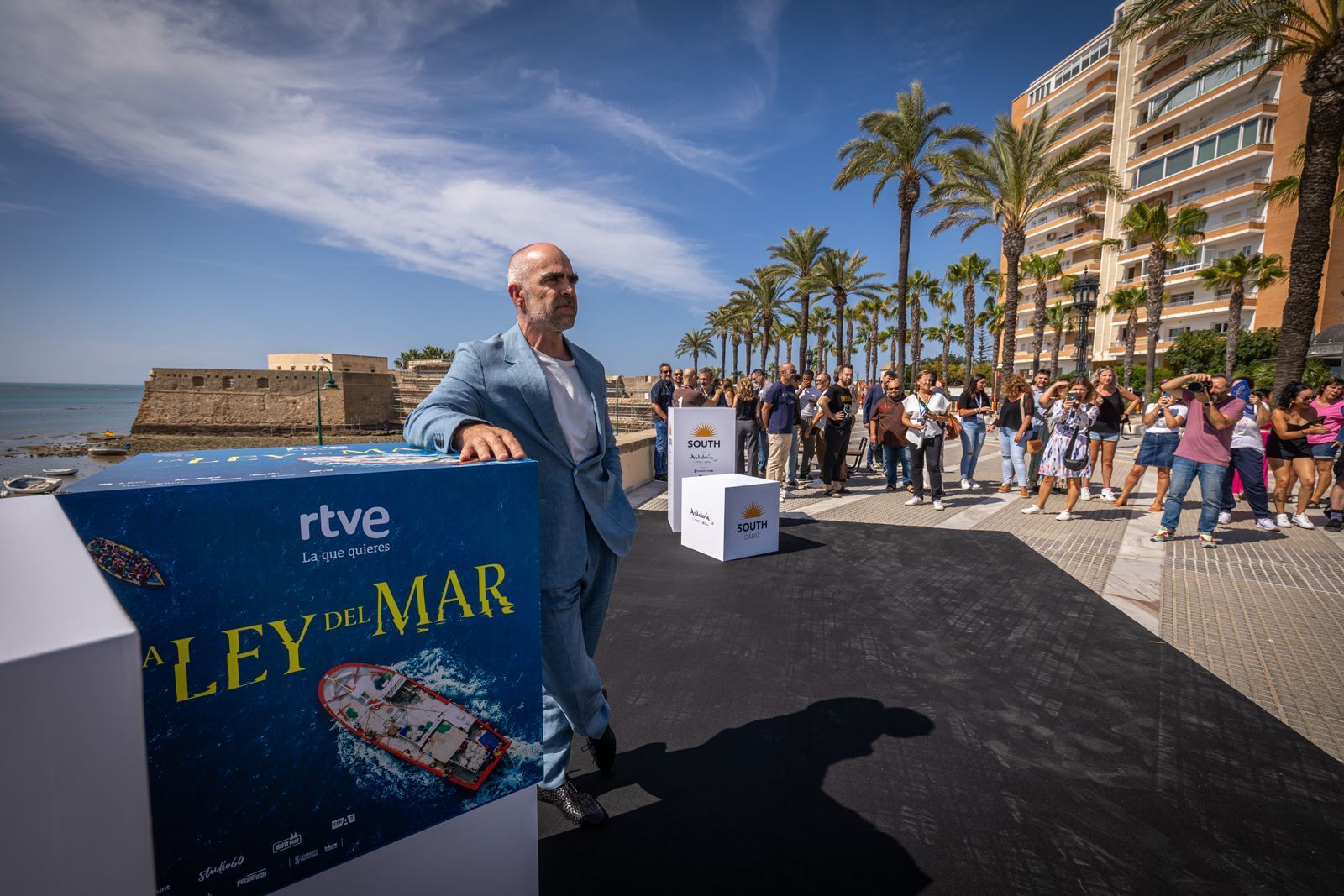 Photocall de Petra Martínez y actores de la serie 'La ley del mar' en La Caleta