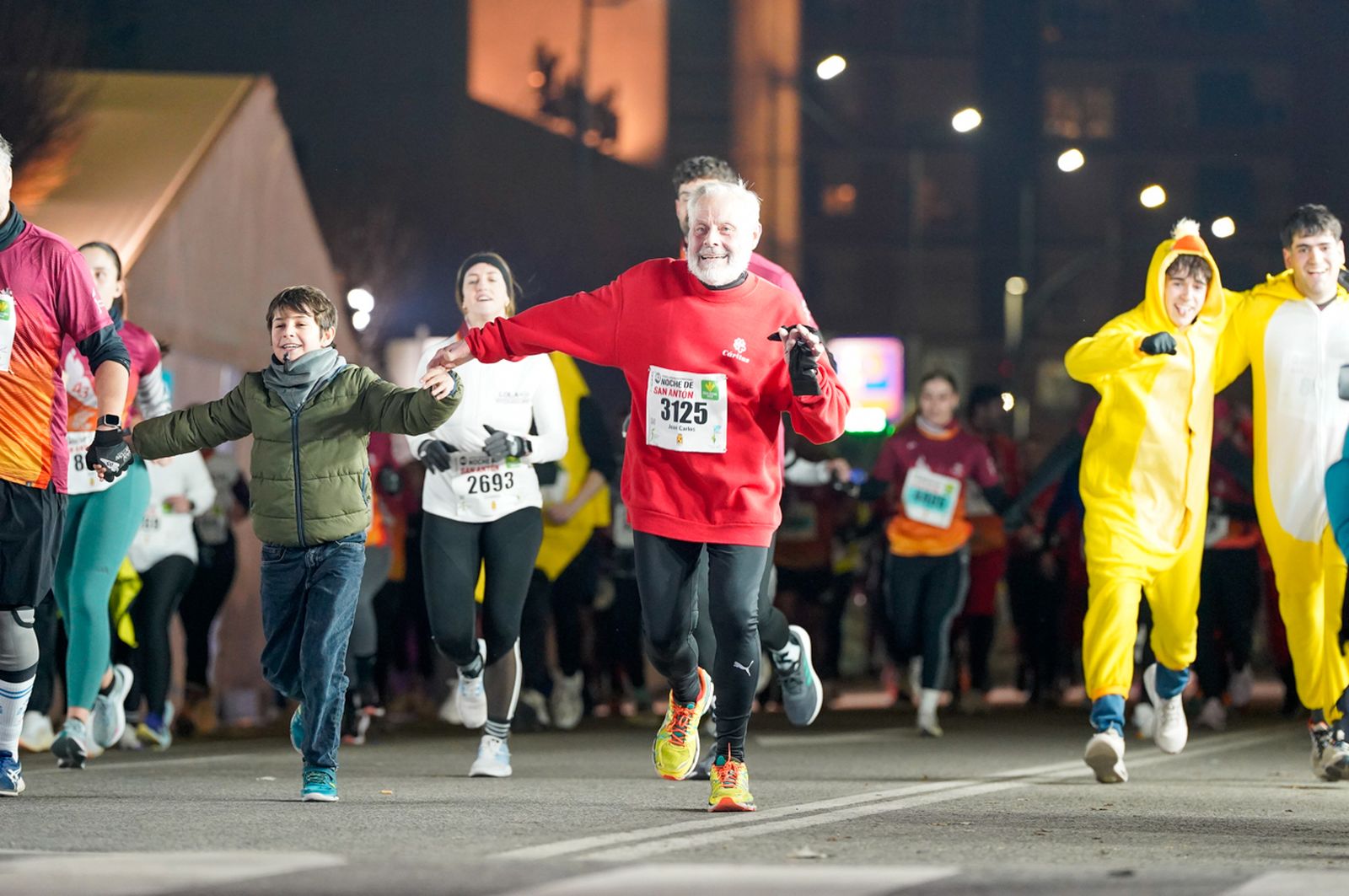 En imágenes: búscate en tu llegada a meta de la Carrera de San Antón 2026 (2)