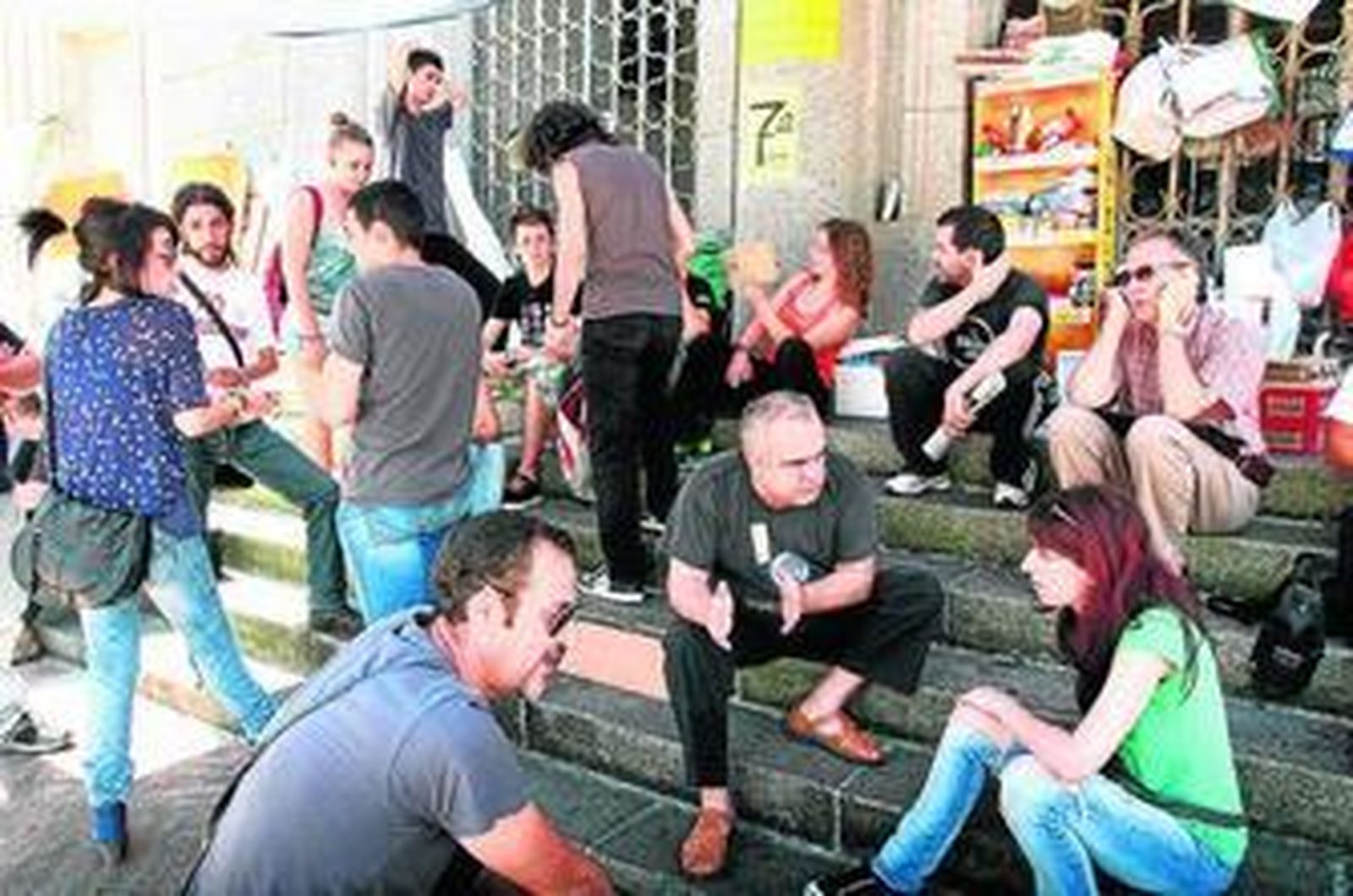 Simpatizantes de la plataforma Democracia Real Ya en la plaza de la Constitución.