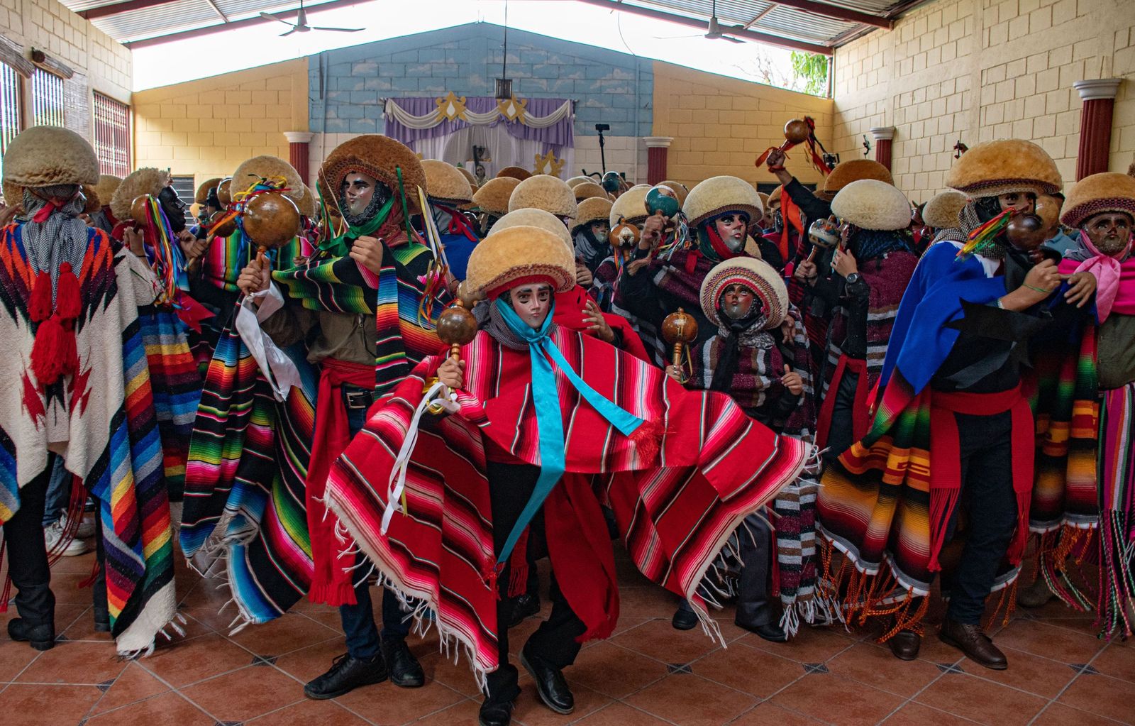 La Danza del Parachicos en honor al Señor de Esquilpas en Chiapas