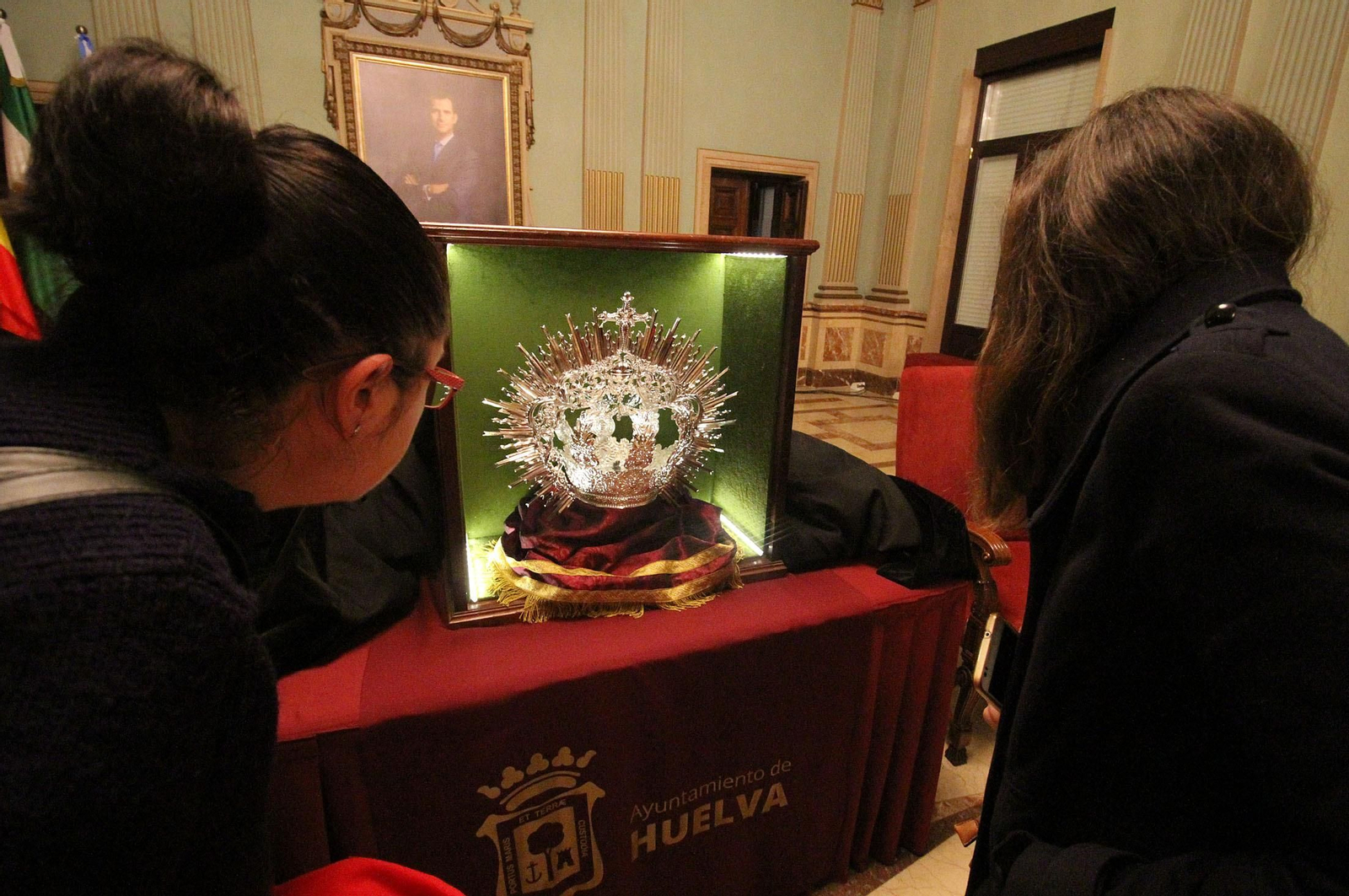 Presentación de la nueva corona de Nuestra Señora en su Soledad, en imágenes