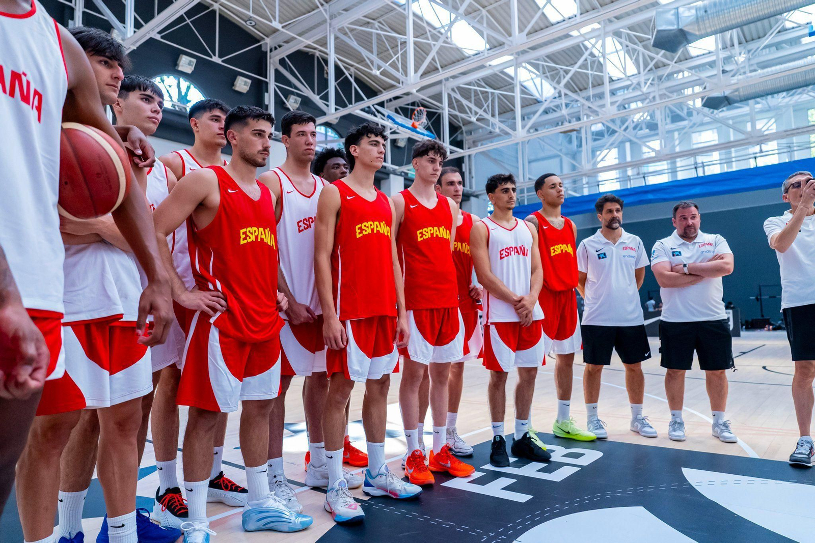 El primer entrenamiento de España con Mario Saint-Supéry y Alberto Díaz