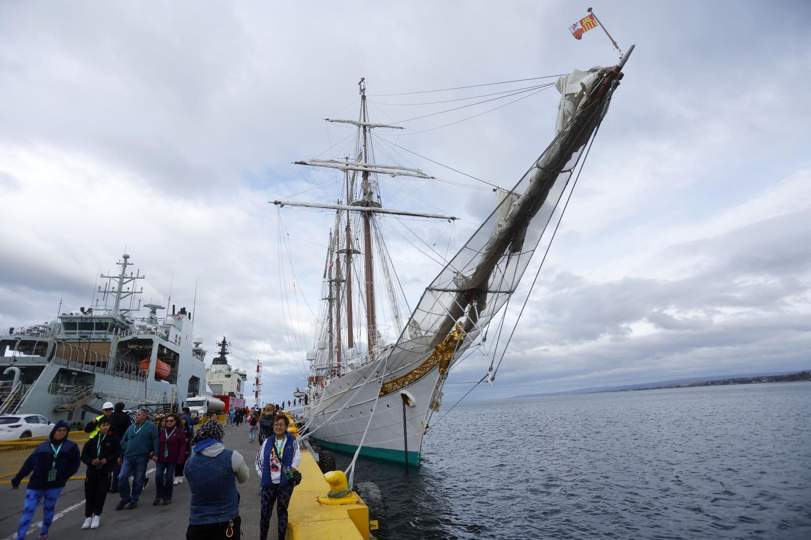Las imágenes del 'Juan Sebastián de Elcano' en Punta Arenas (Chile)