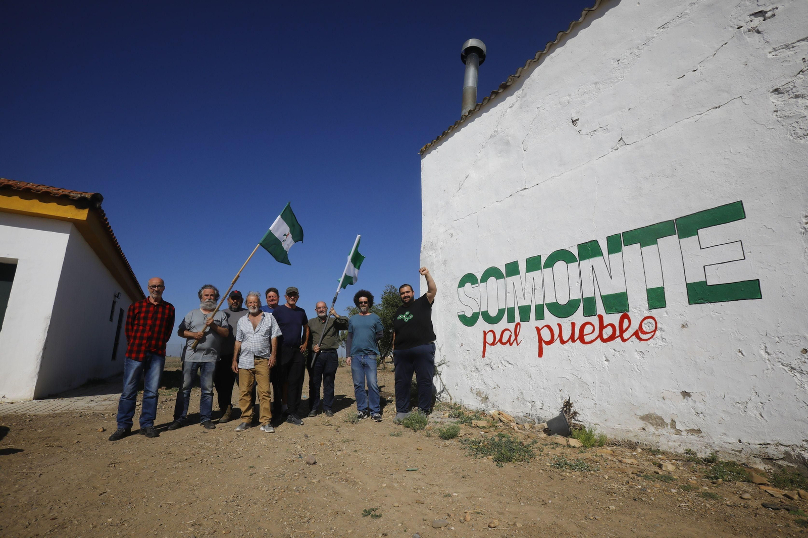 Miembros del SAT en la ocupación de la finca en octubre del año pasado.