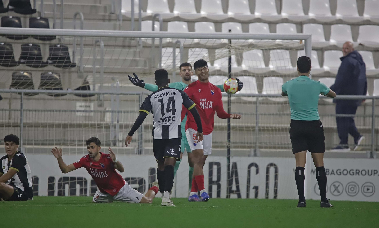 Las mejores fotos del Balona - Dos Hermanas de Tercera Federación