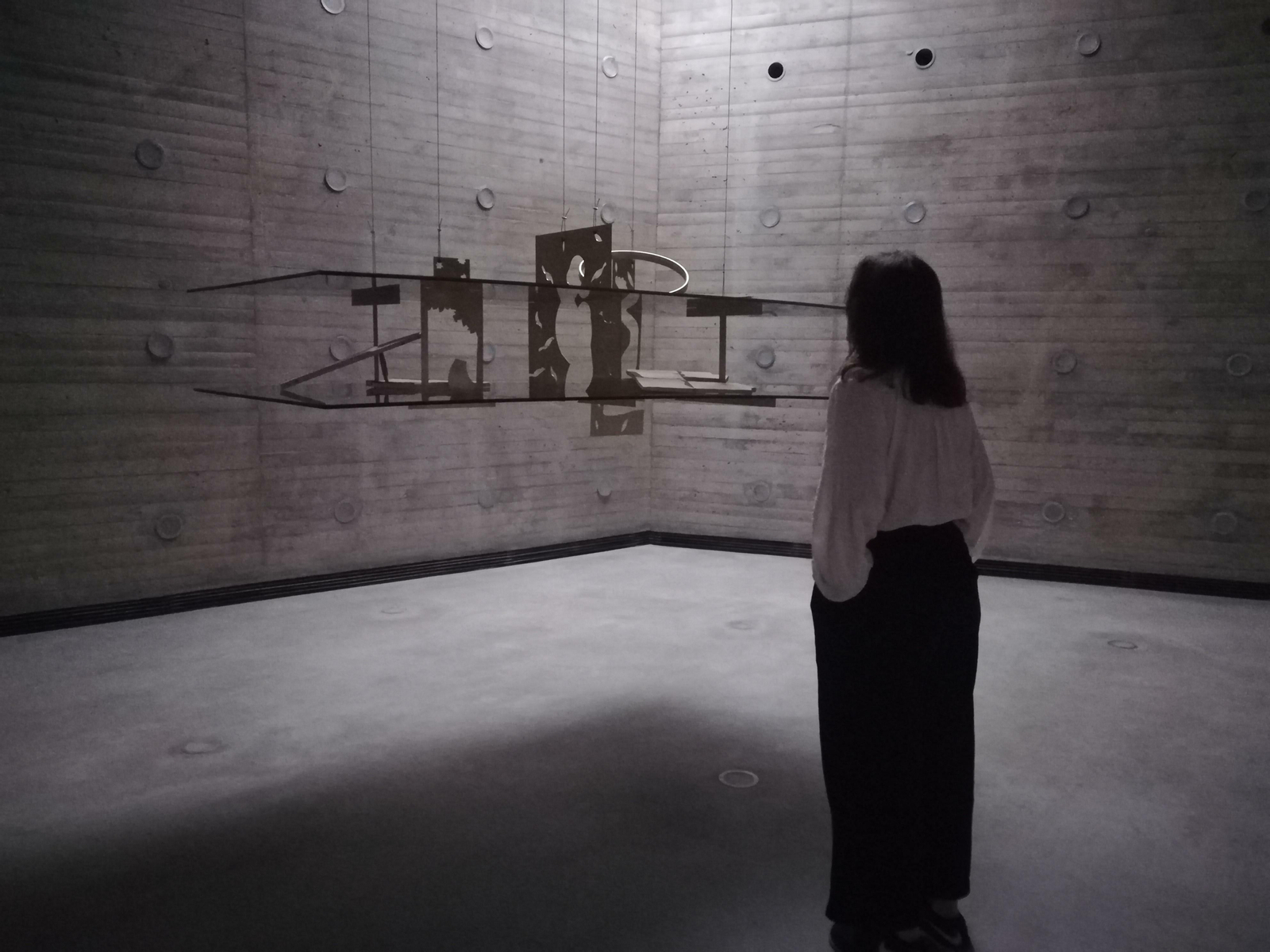 Una de las obras de Leonor Serrano exhibidas en el C3A.